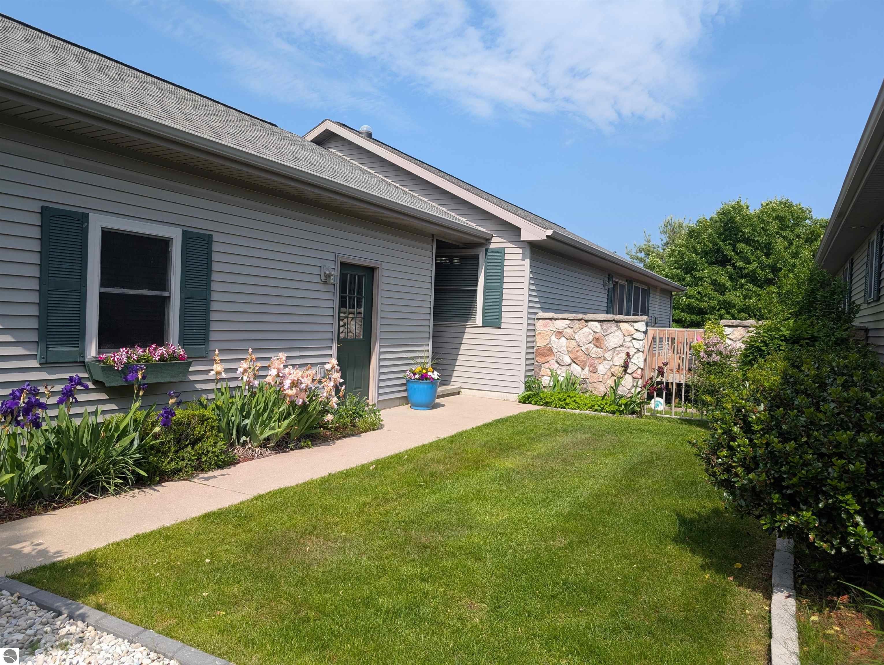 3819 Creekside Drive