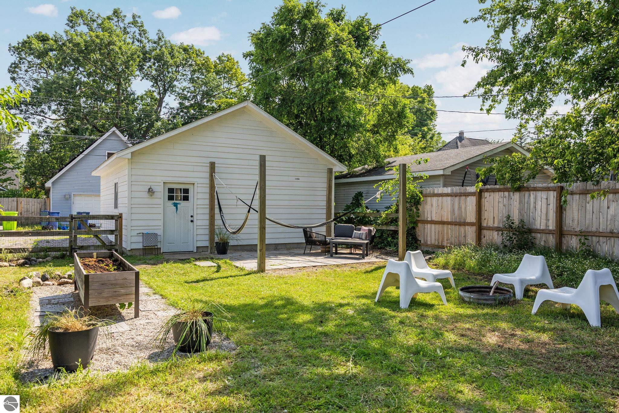 529 W Tenth Street