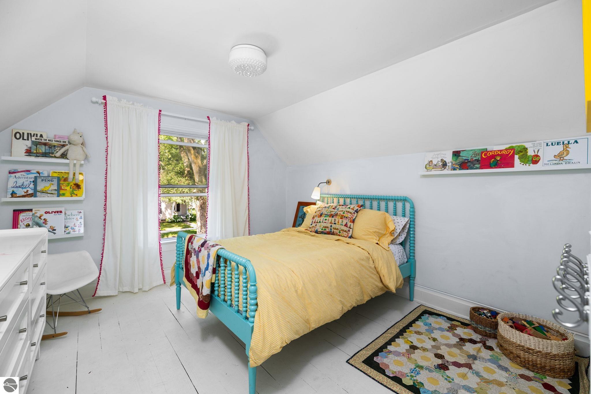 529 W Tenth Street