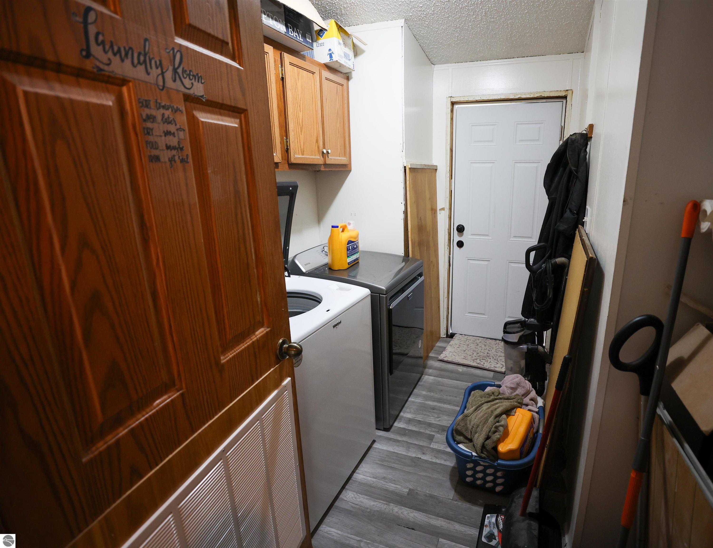 883 Crestwood