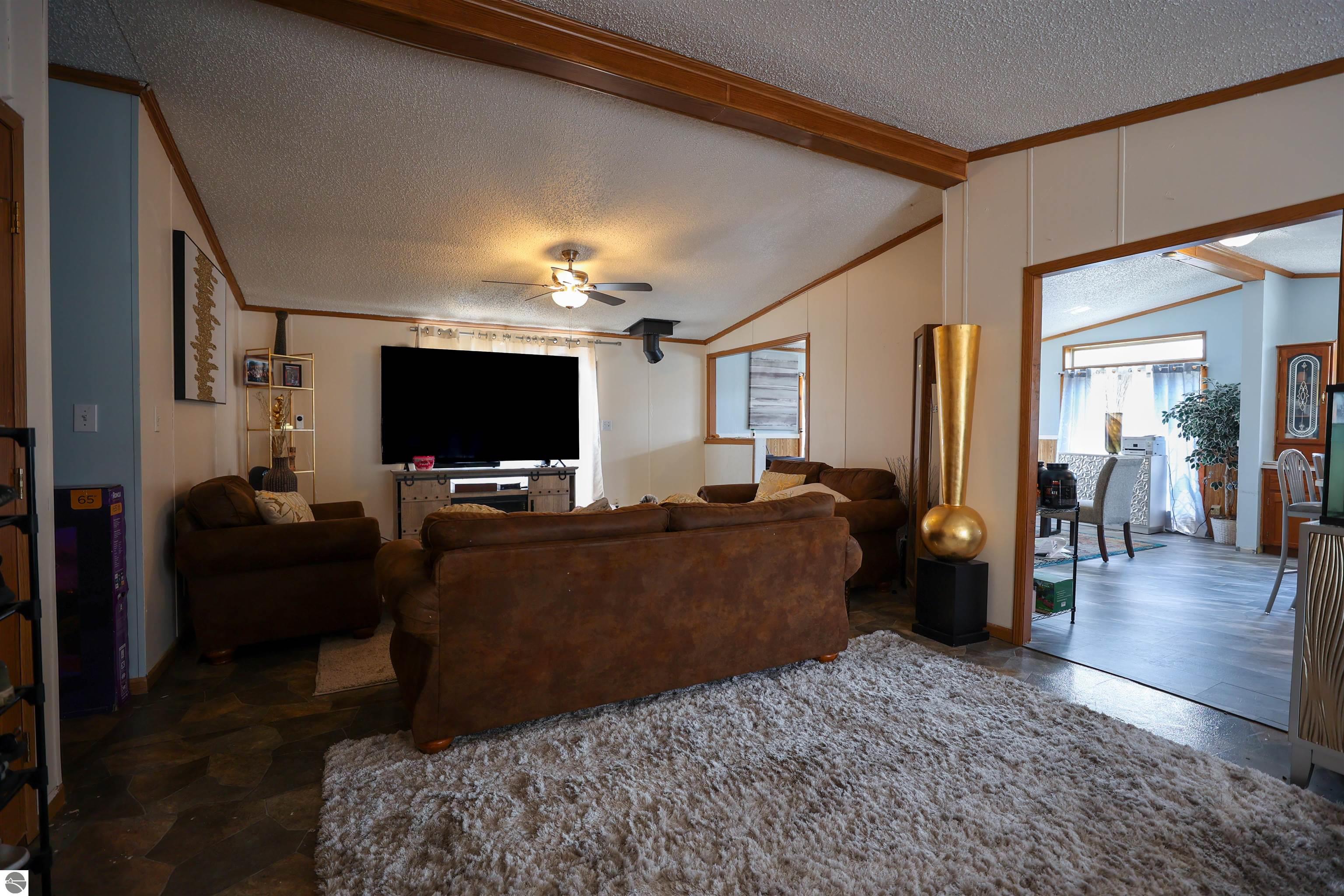 883 Crestwood