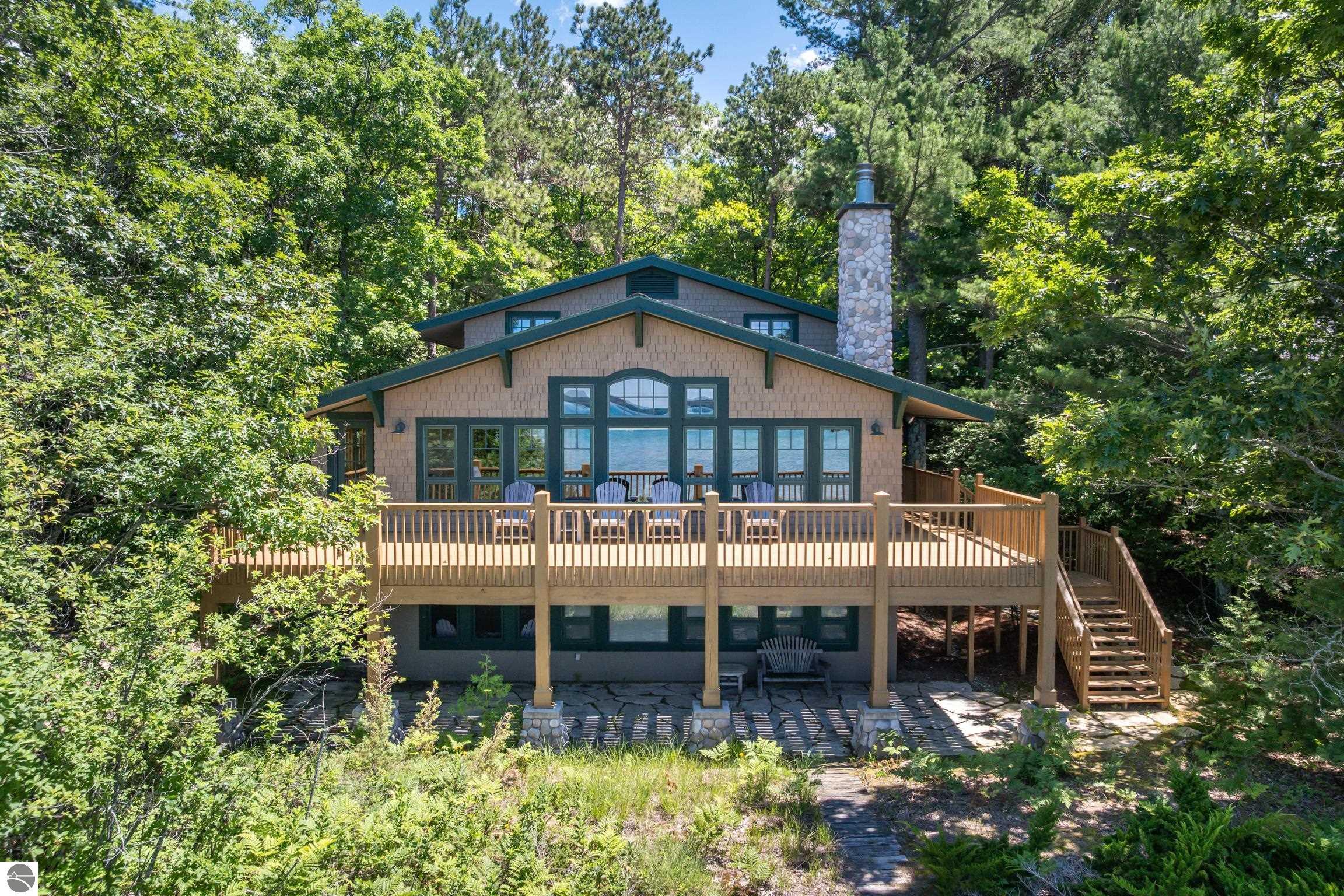 5196 MacKenzie Drive