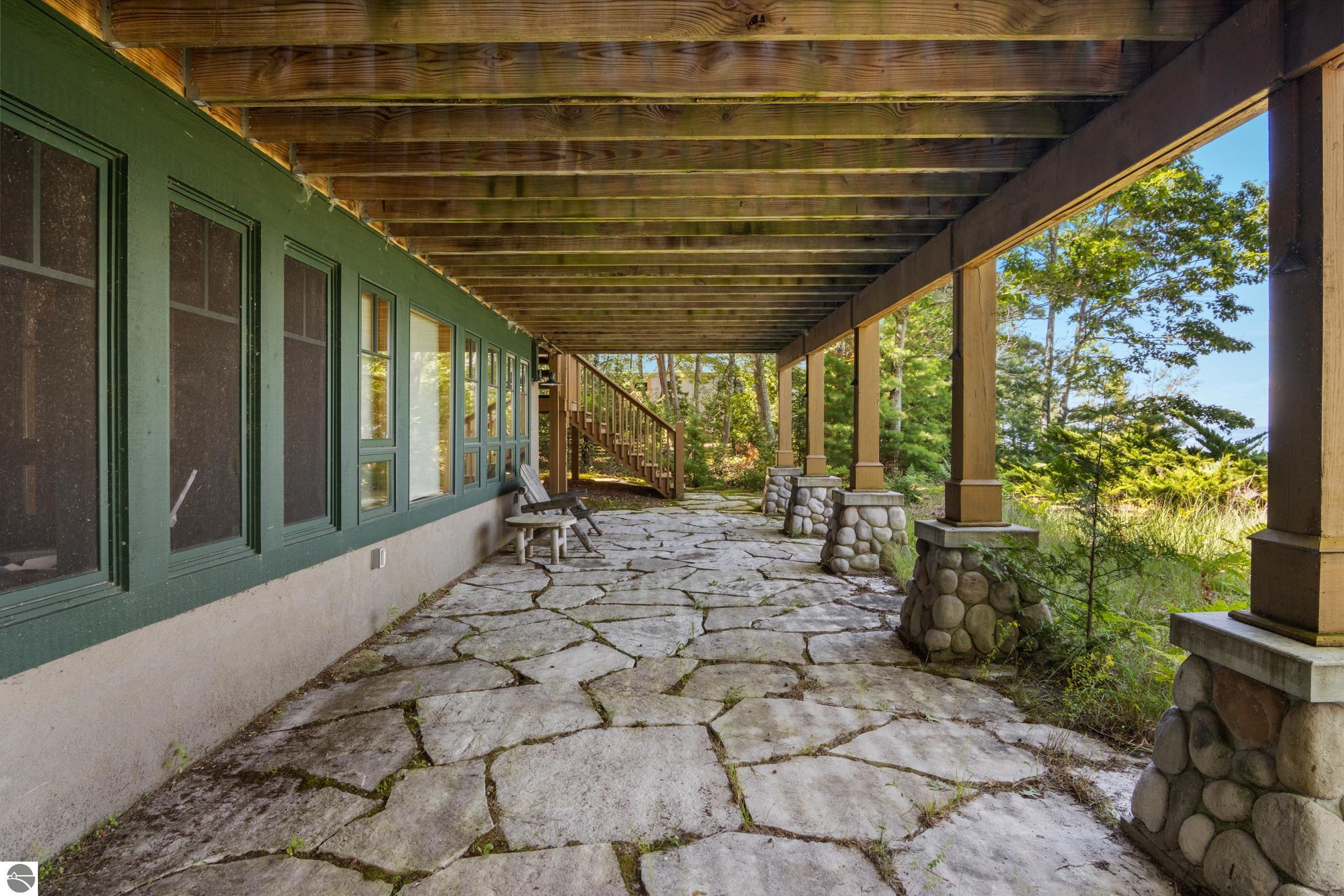 5196 MacKenzie Drive