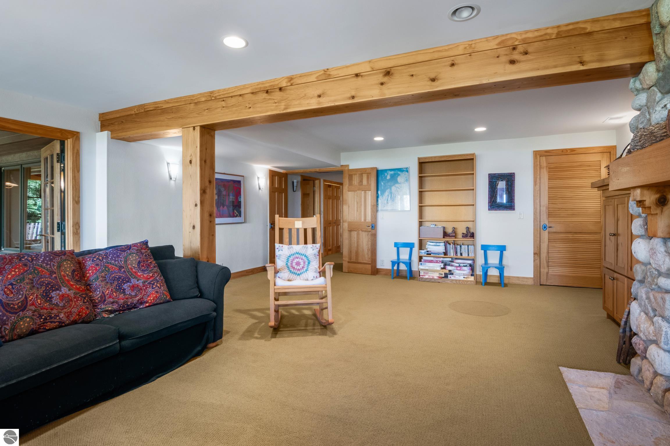 5196 MacKenzie Drive