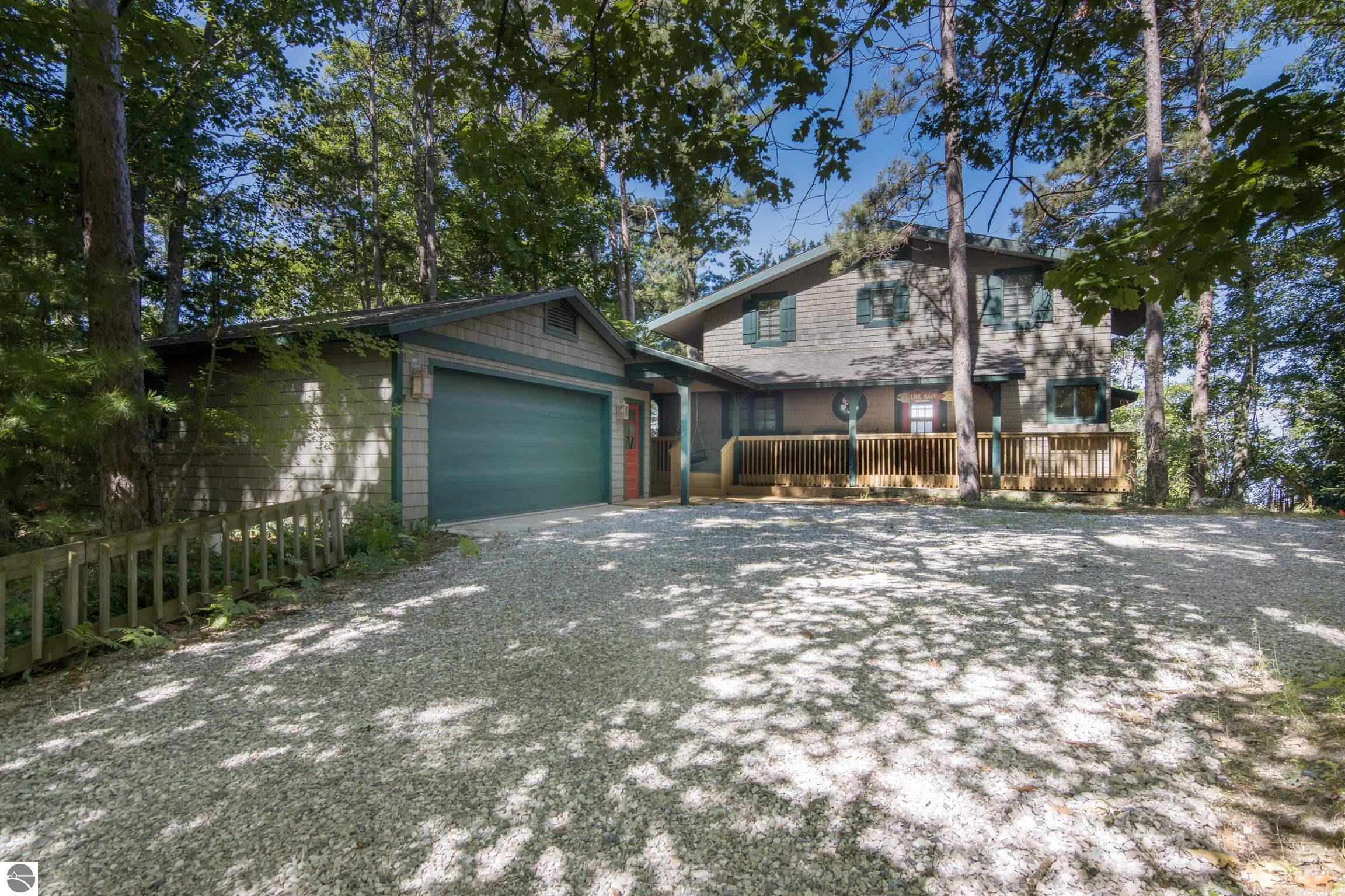 5196 MacKenzie Drive