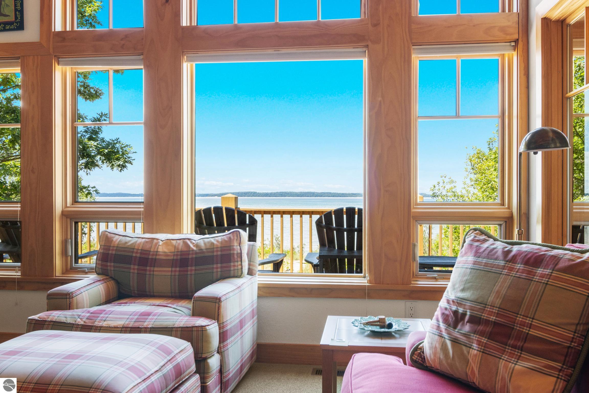 5196 MacKenzie Drive