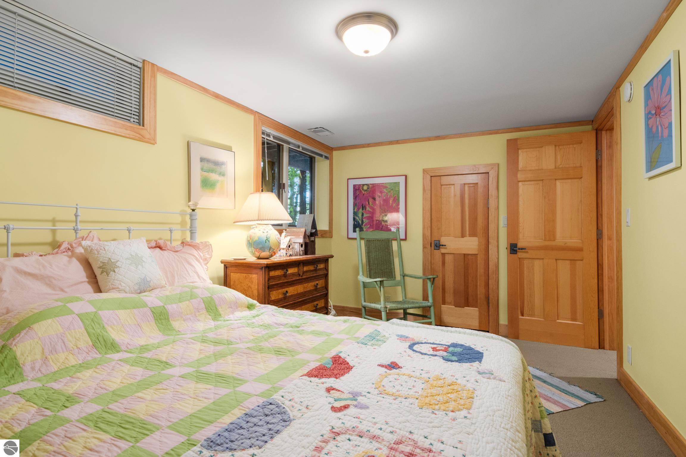 5196 MacKenzie Drive