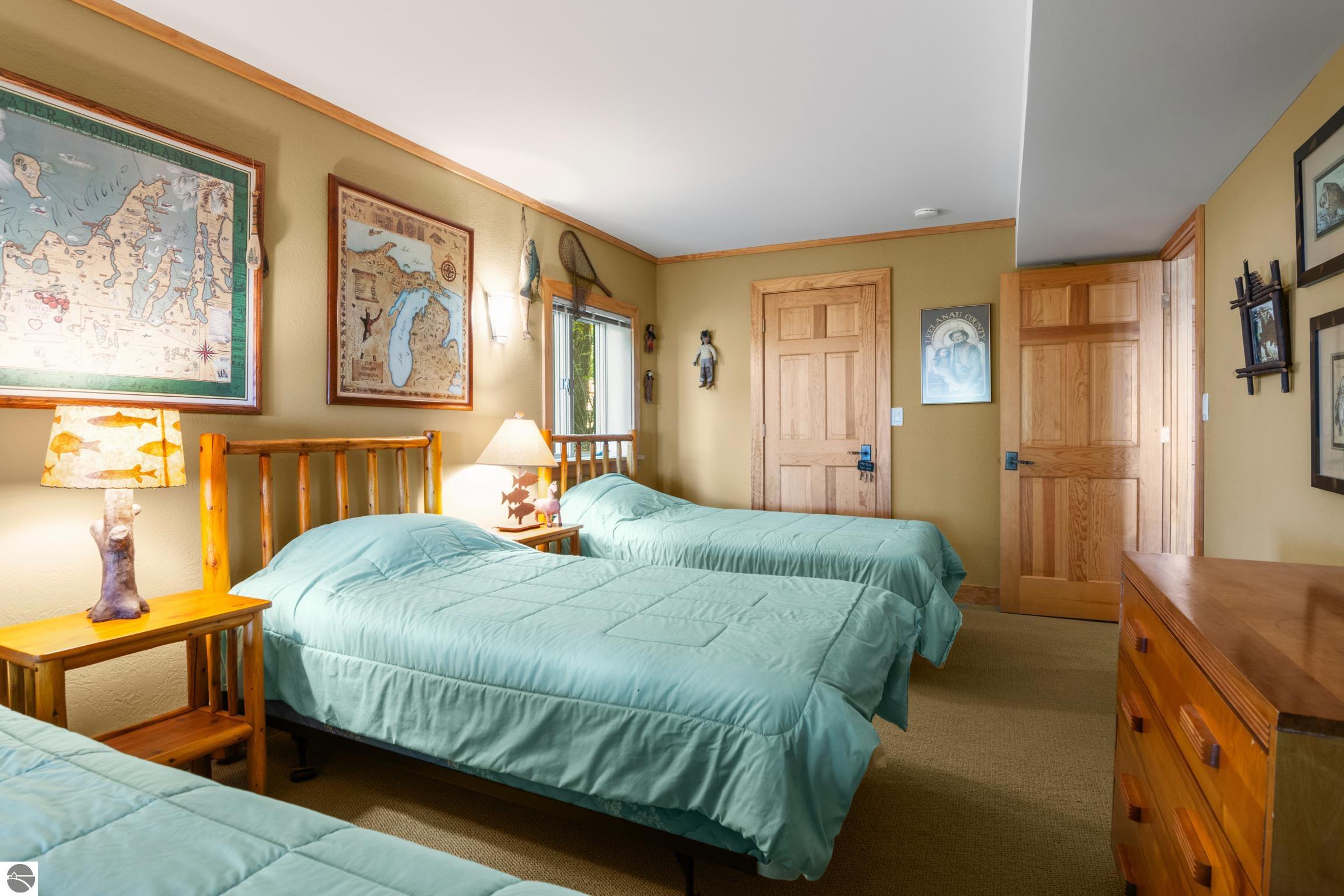 5196 MacKenzie Drive