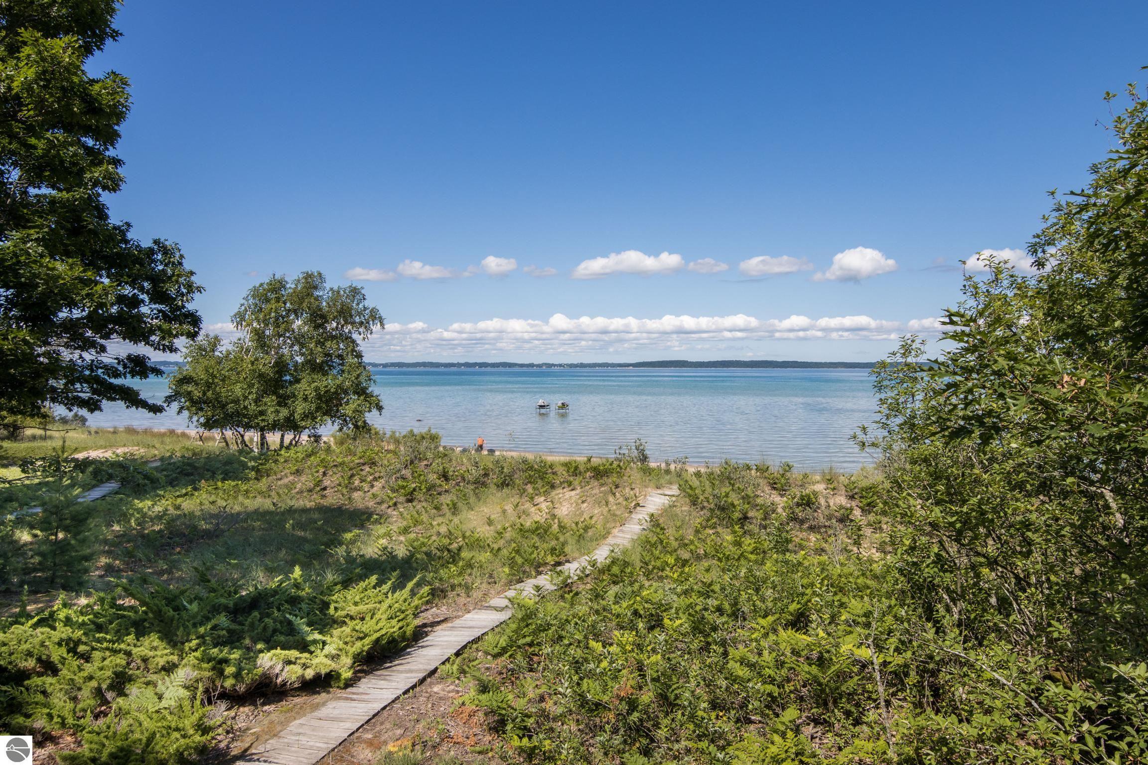 5196 MacKenzie Drive