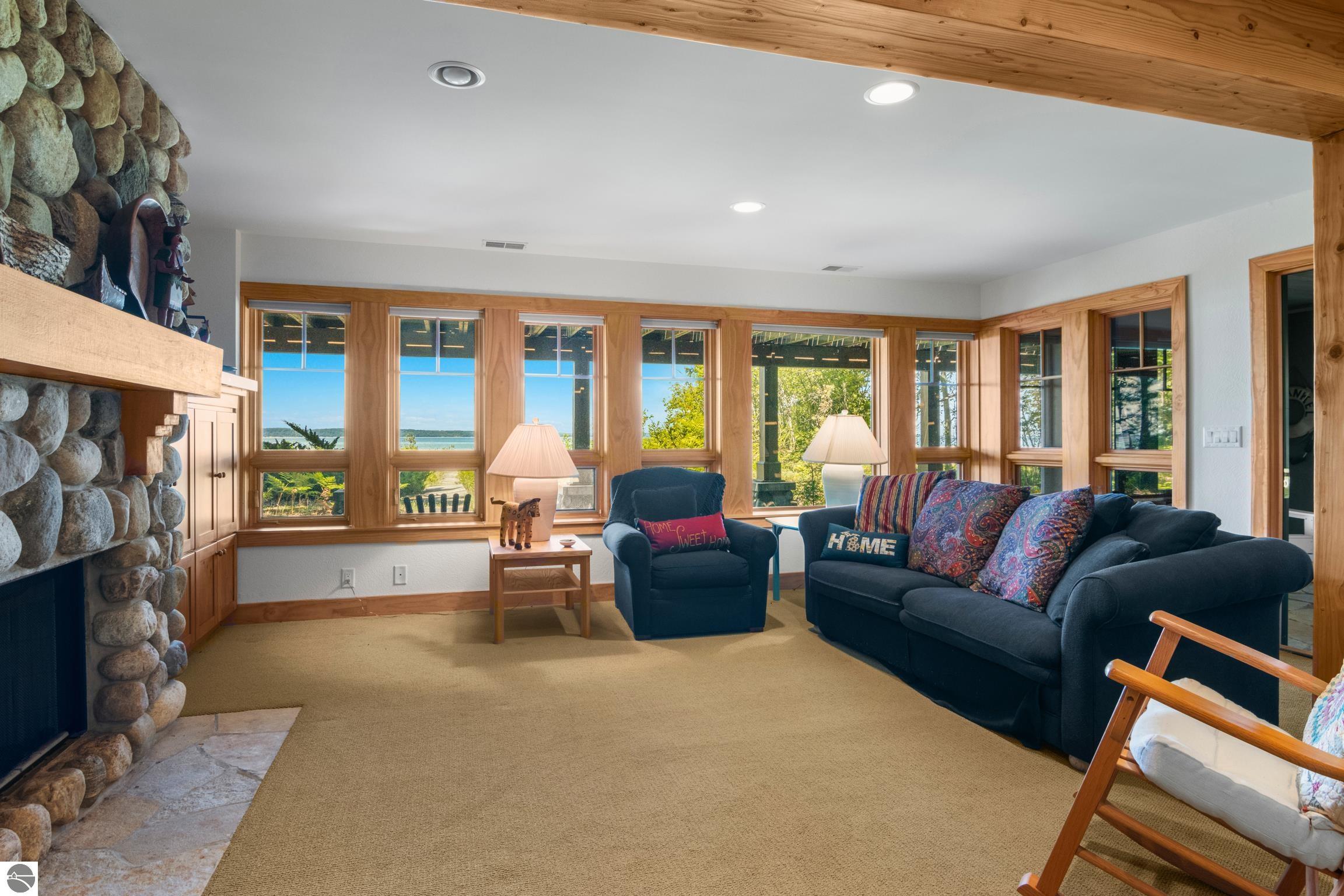 5196 MacKenzie Drive