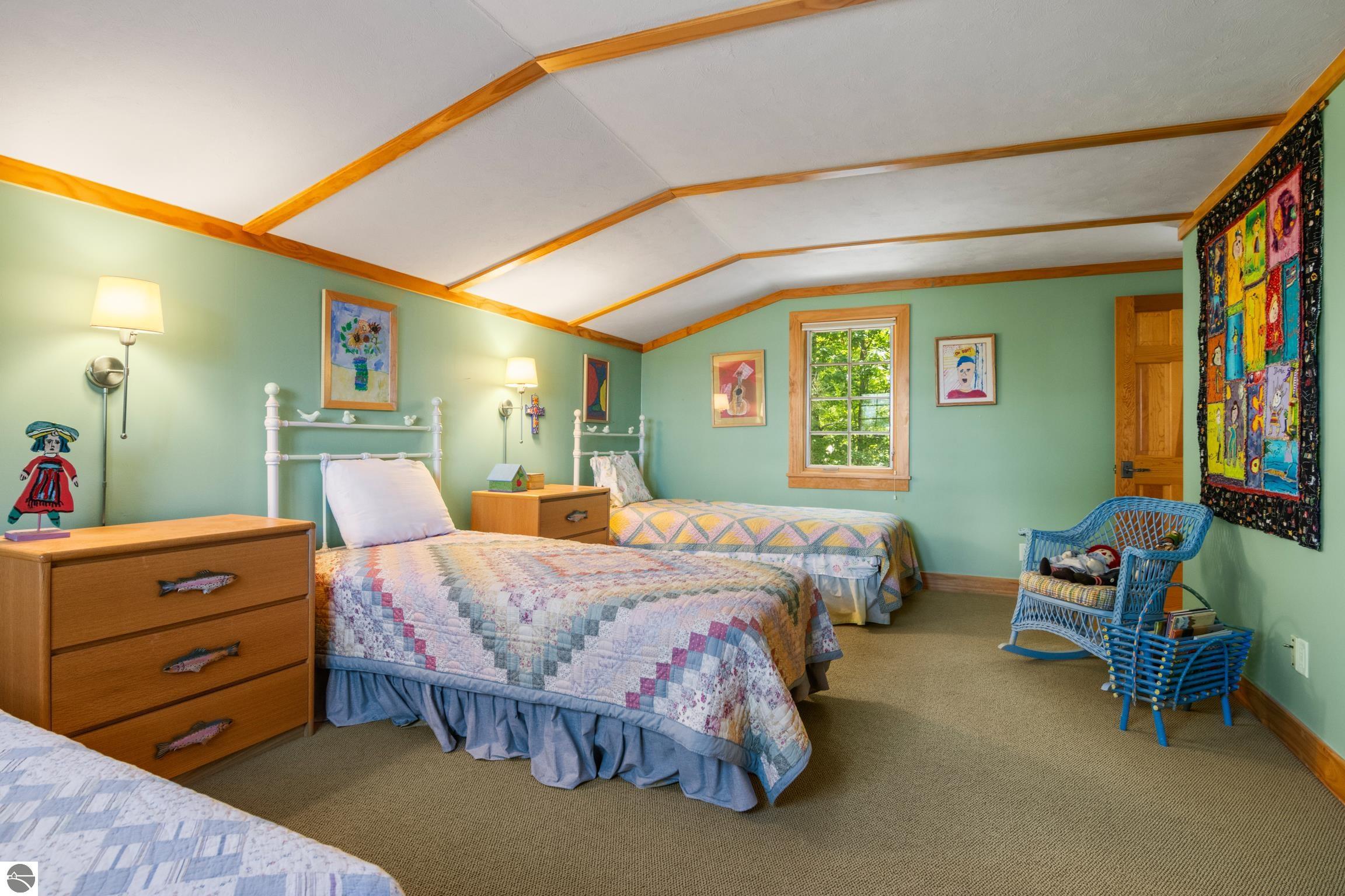 5196 MacKenzie Drive