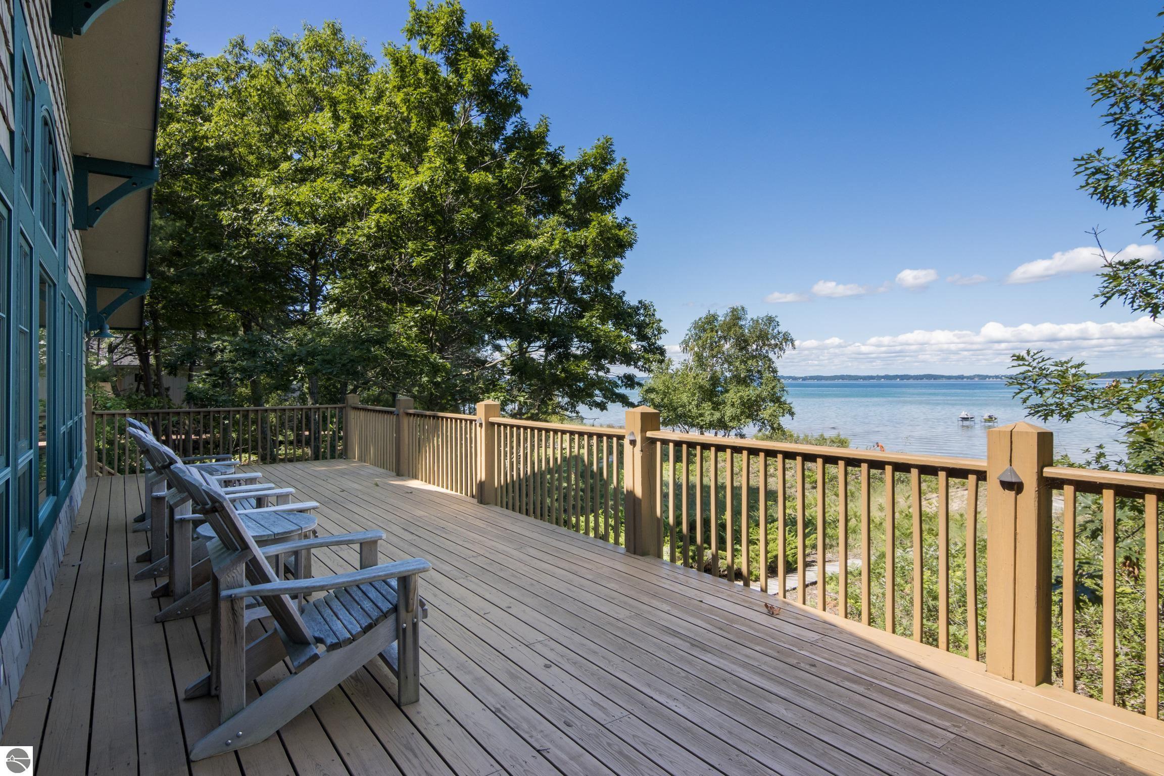 5196 MacKenzie Drive