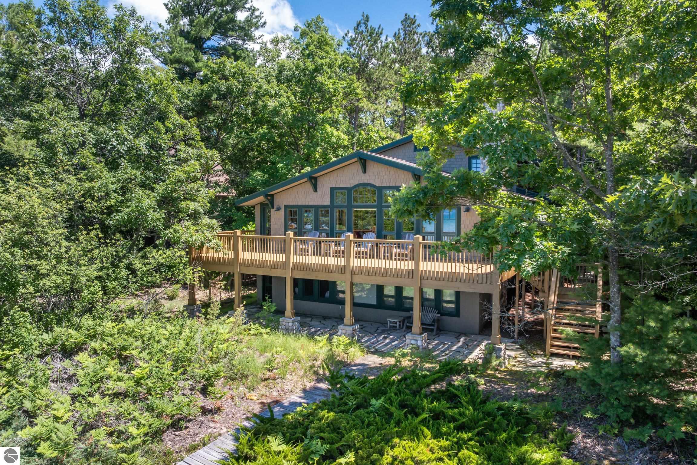 5196 MacKenzie Drive