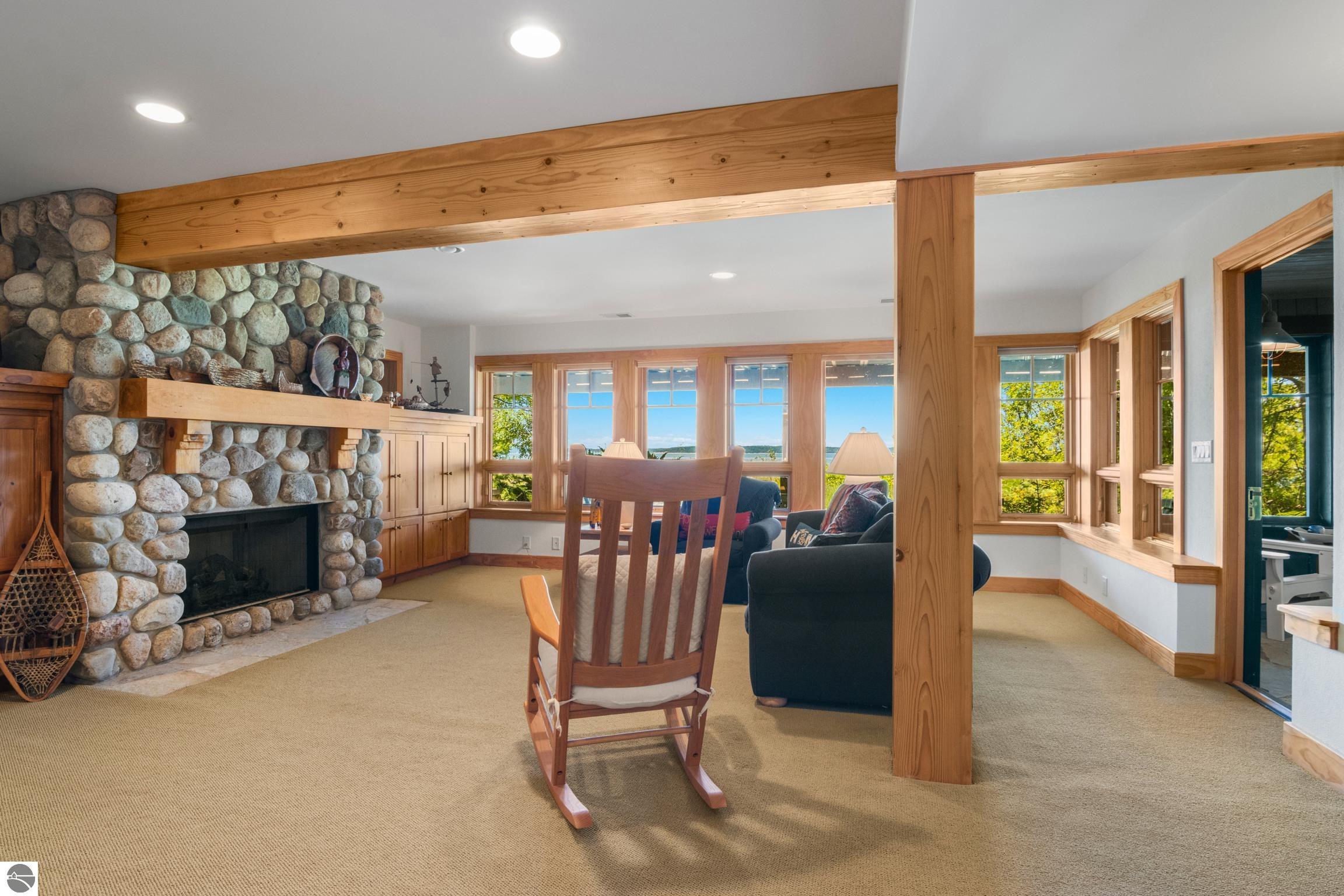 5196 MacKenzie Drive