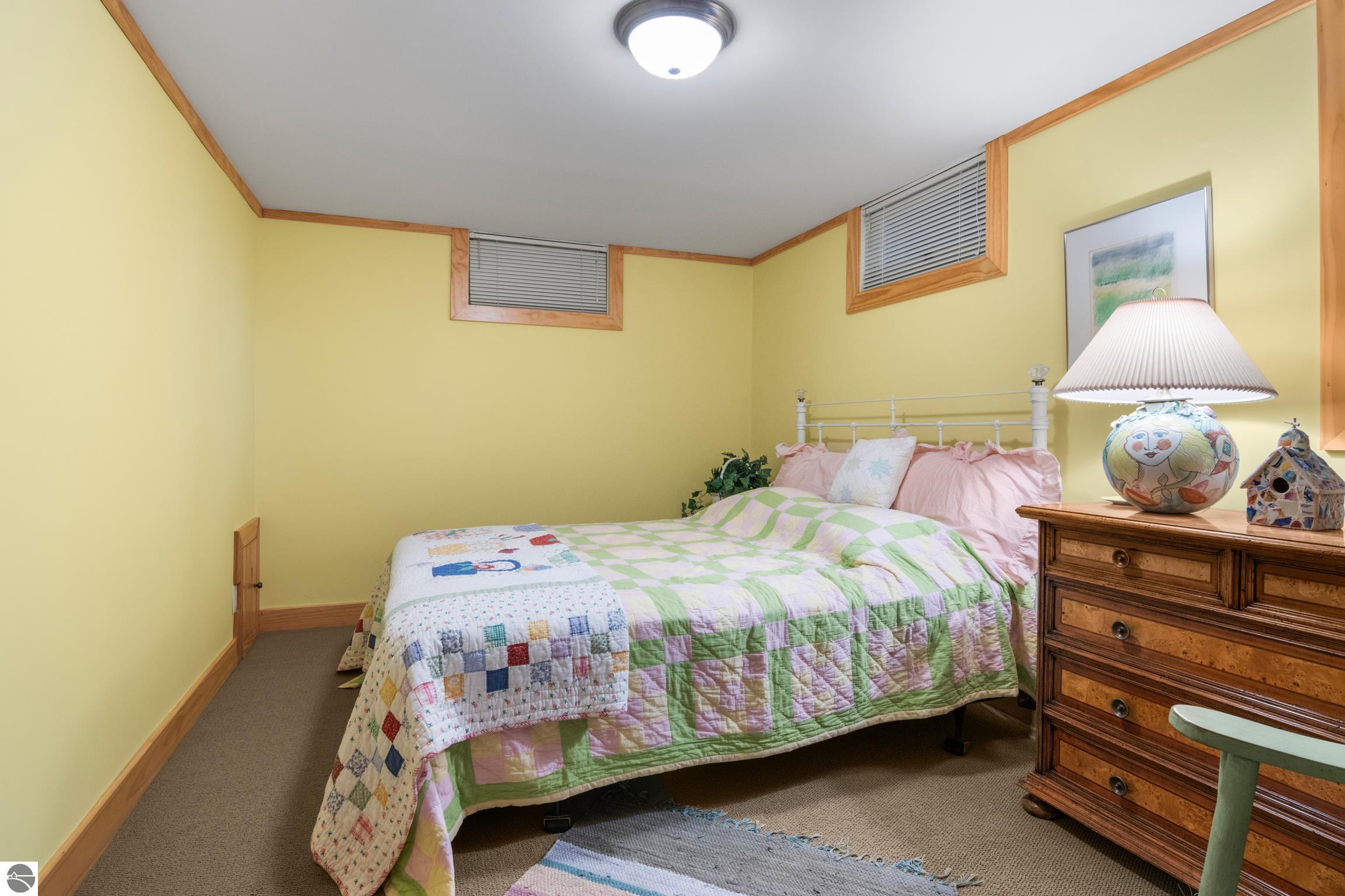 5196 MacKenzie Drive