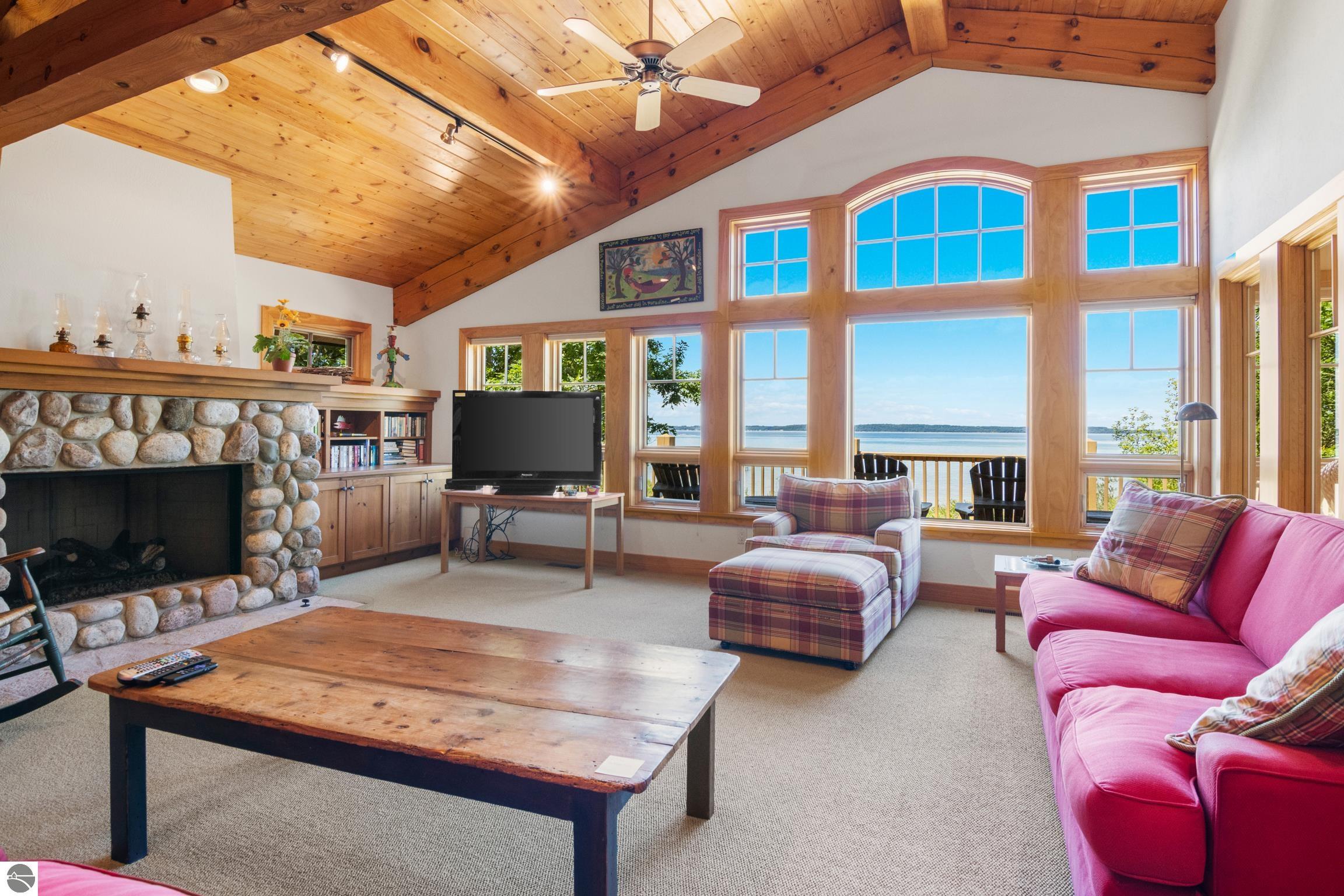 5196 MacKenzie Drive