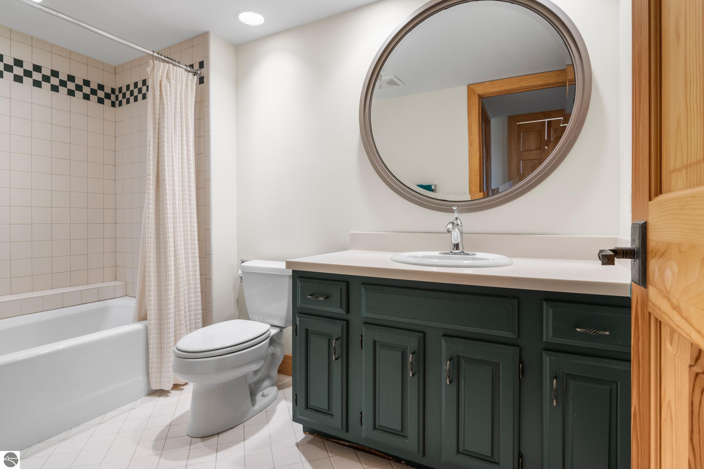 5196 MacKenzie Drive