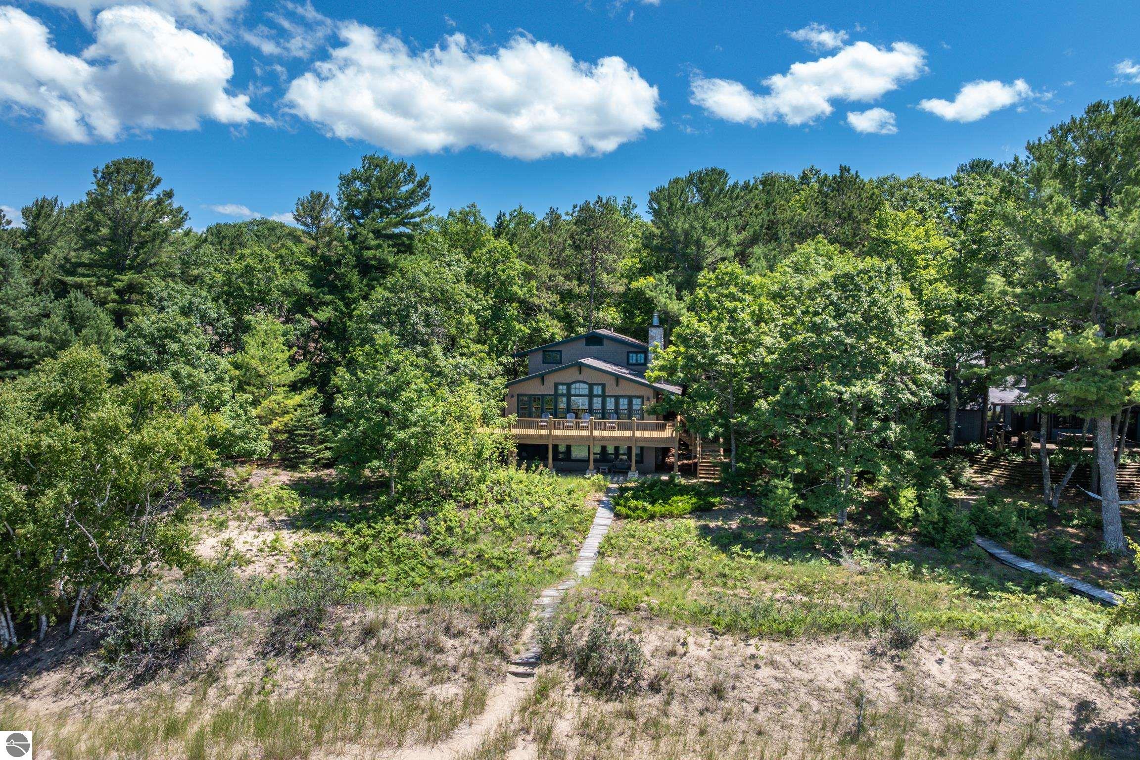 5196 MacKenzie Drive