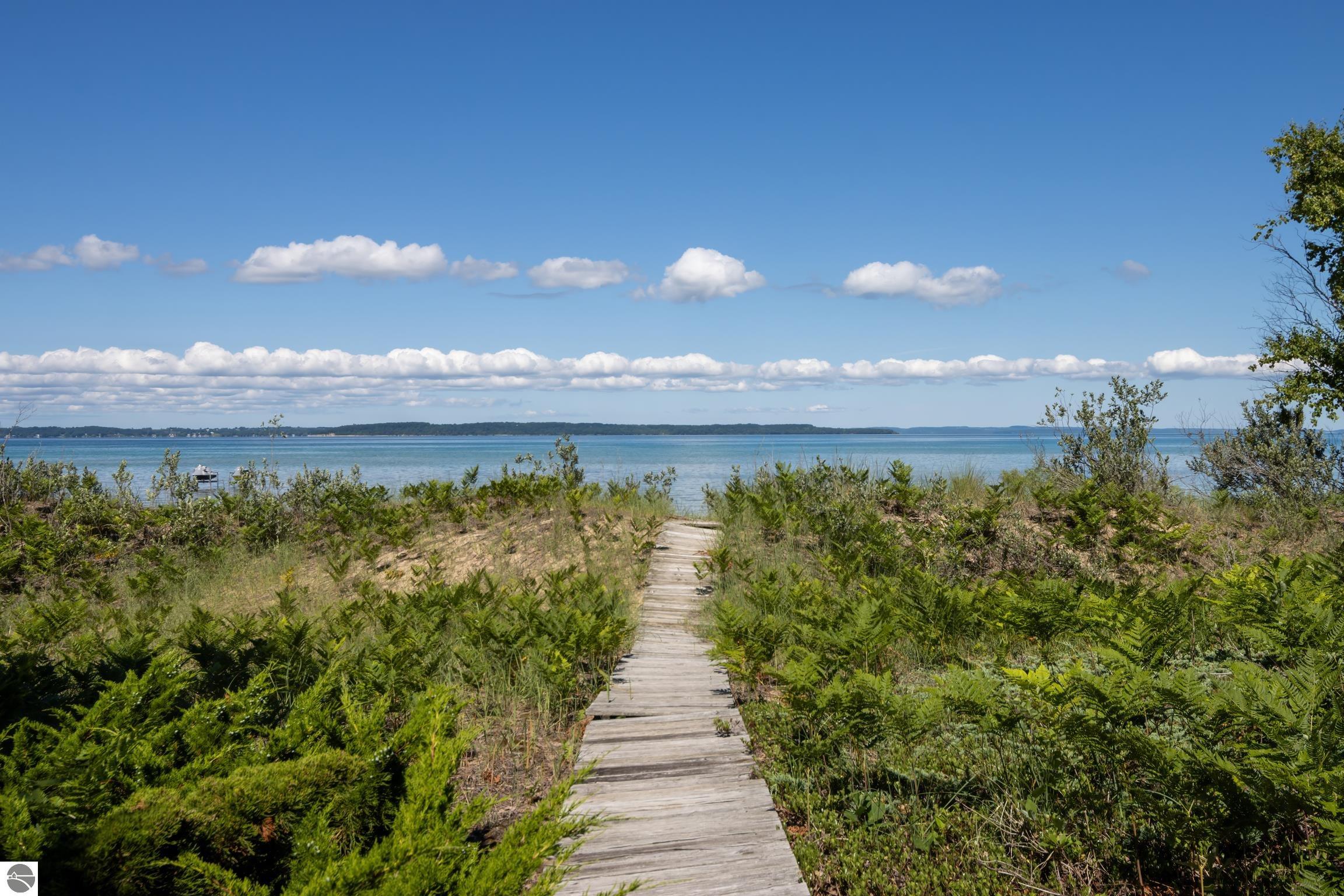 5196 MacKenzie Drive