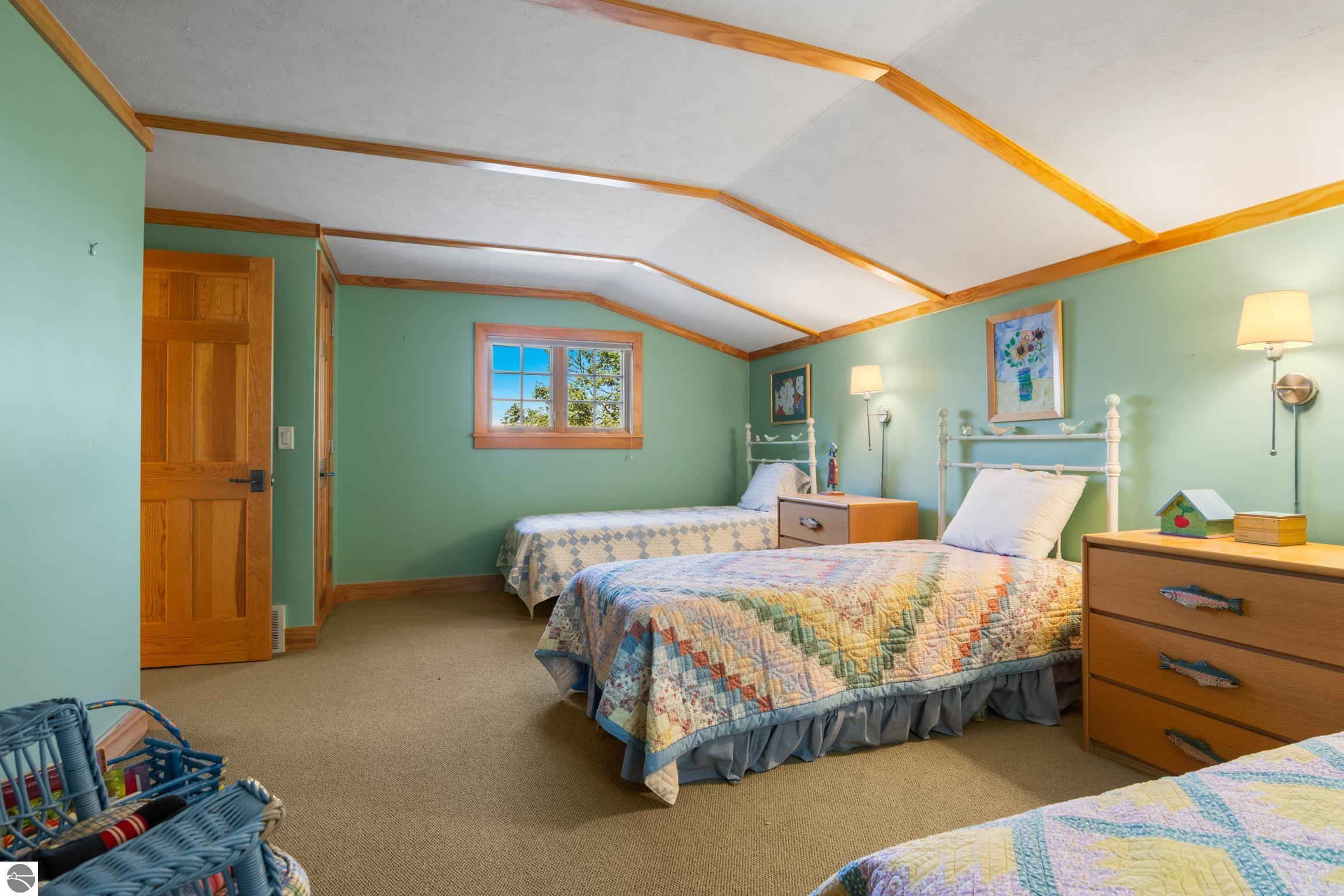 5196 MacKenzie Drive