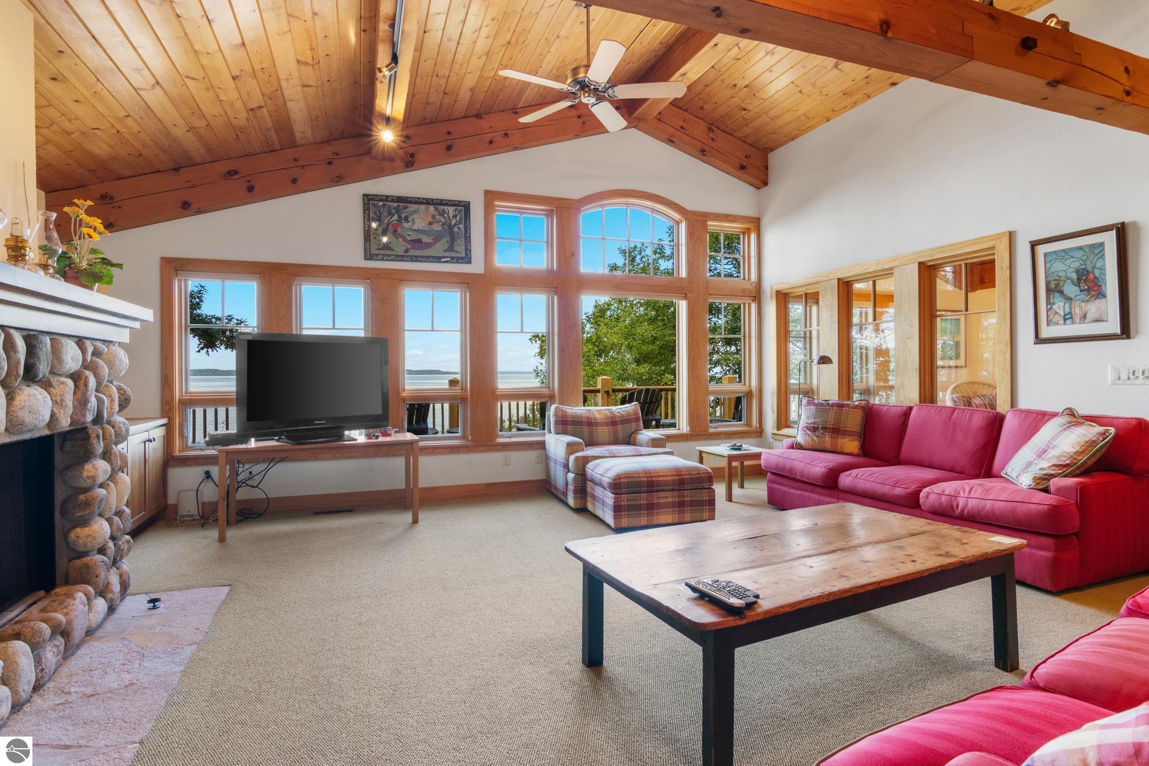 5196 MacKenzie Drive