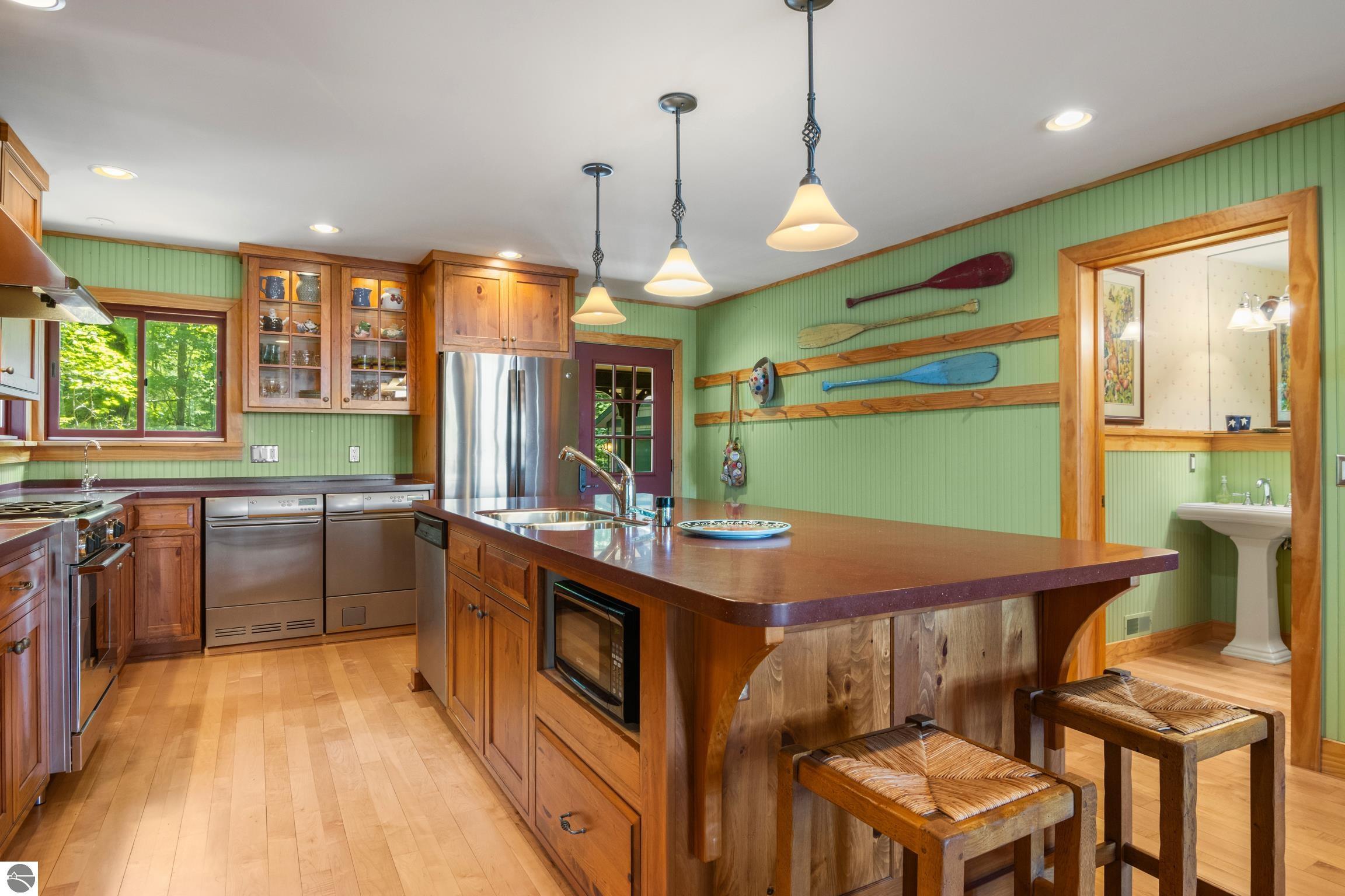 5196 MacKenzie Drive