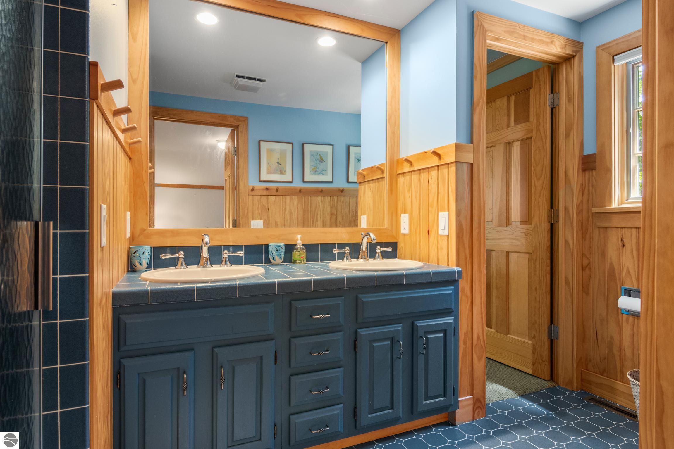 5196 MacKenzie Drive