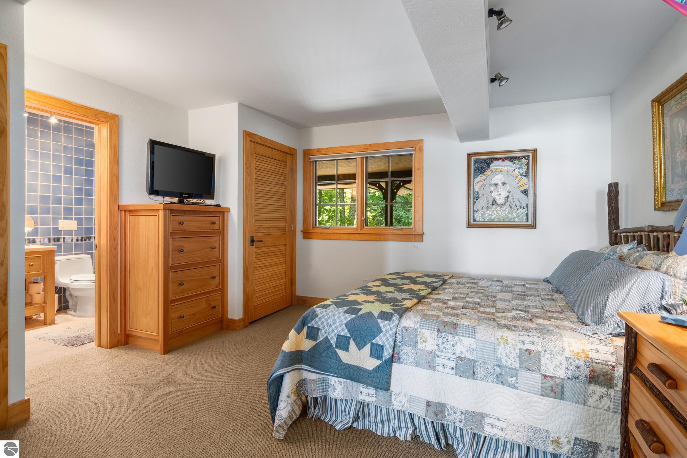 5196 MacKenzie Drive