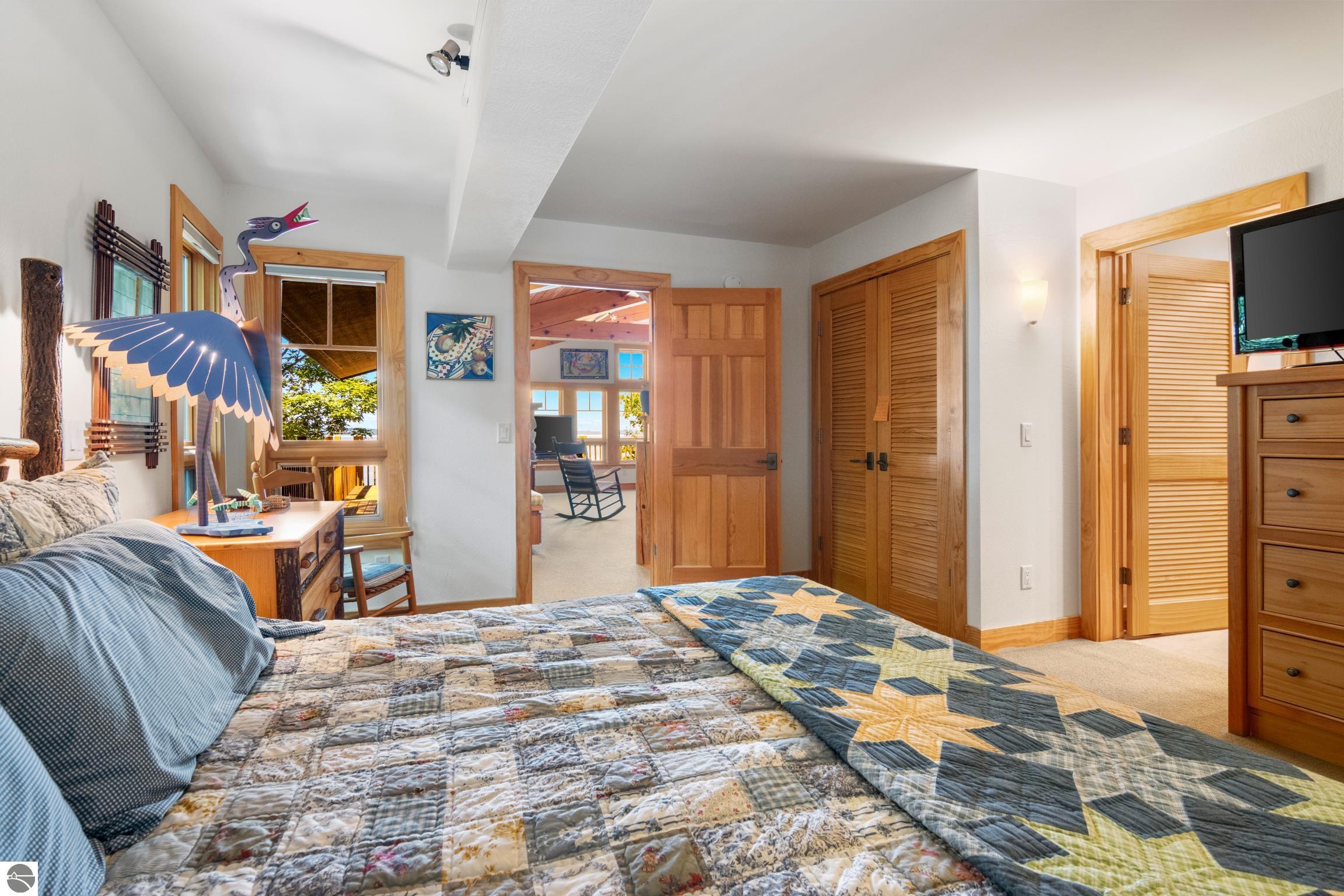 5196 MacKenzie Drive