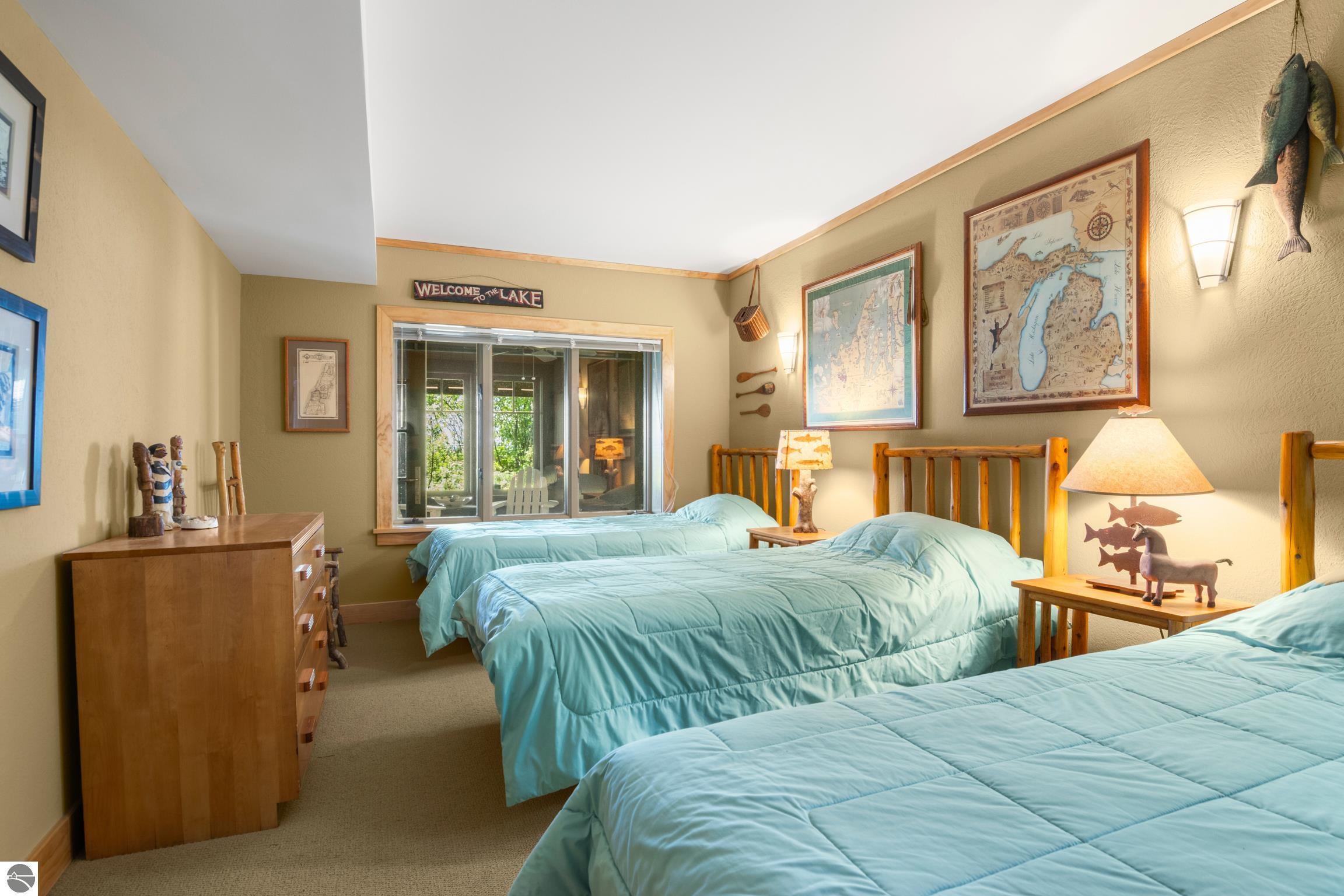 5196 MacKenzie Drive