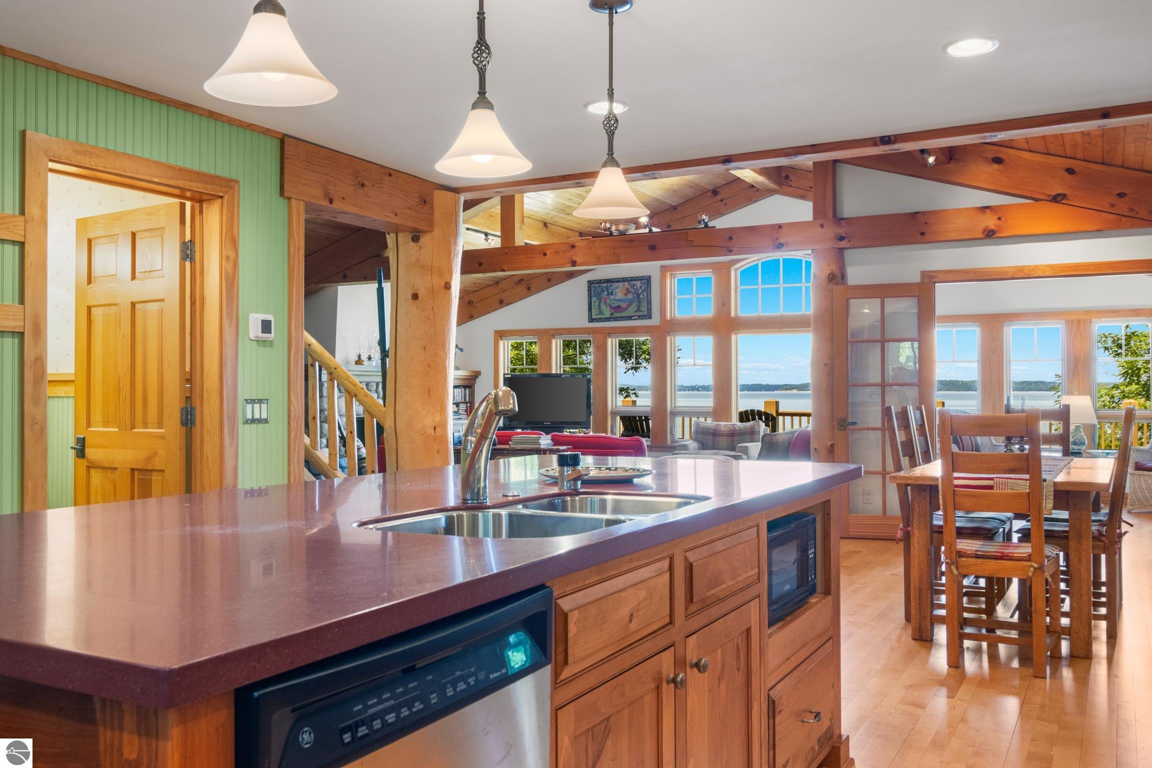 5196 MacKenzie Drive