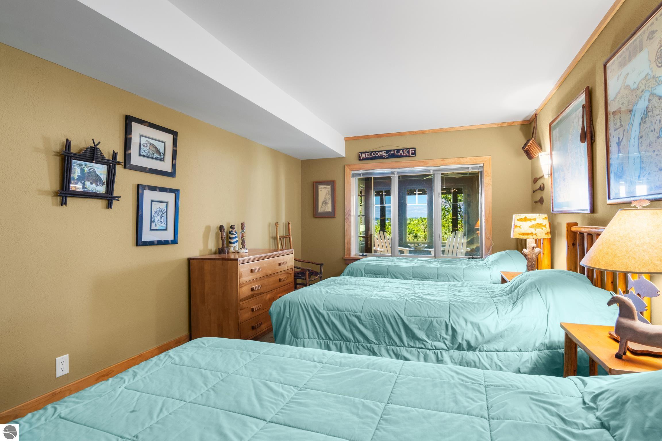 5196 MacKenzie Drive