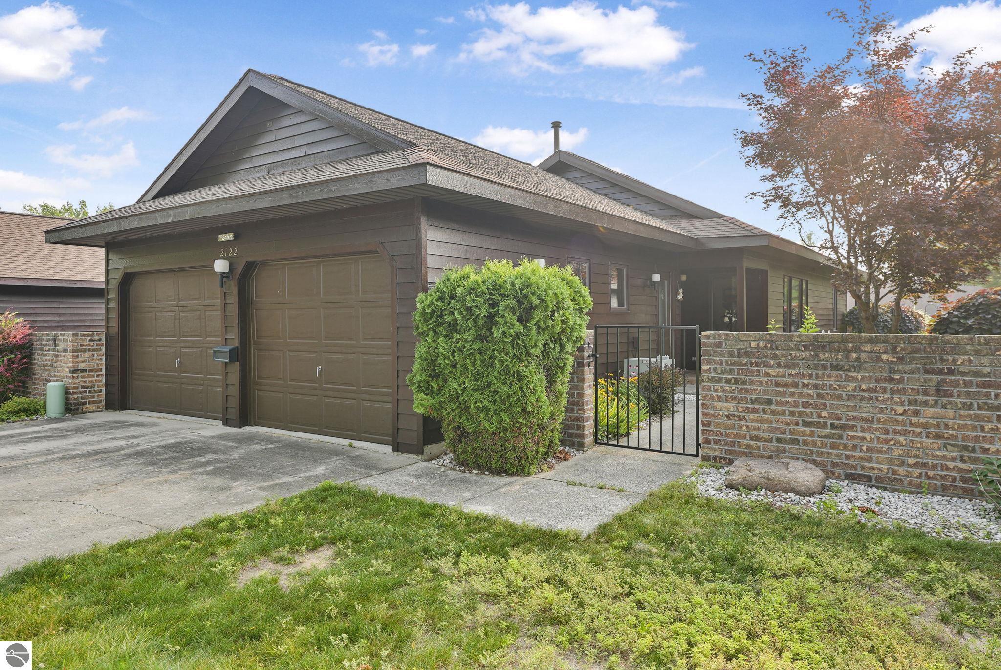 2122 Hammond Place E