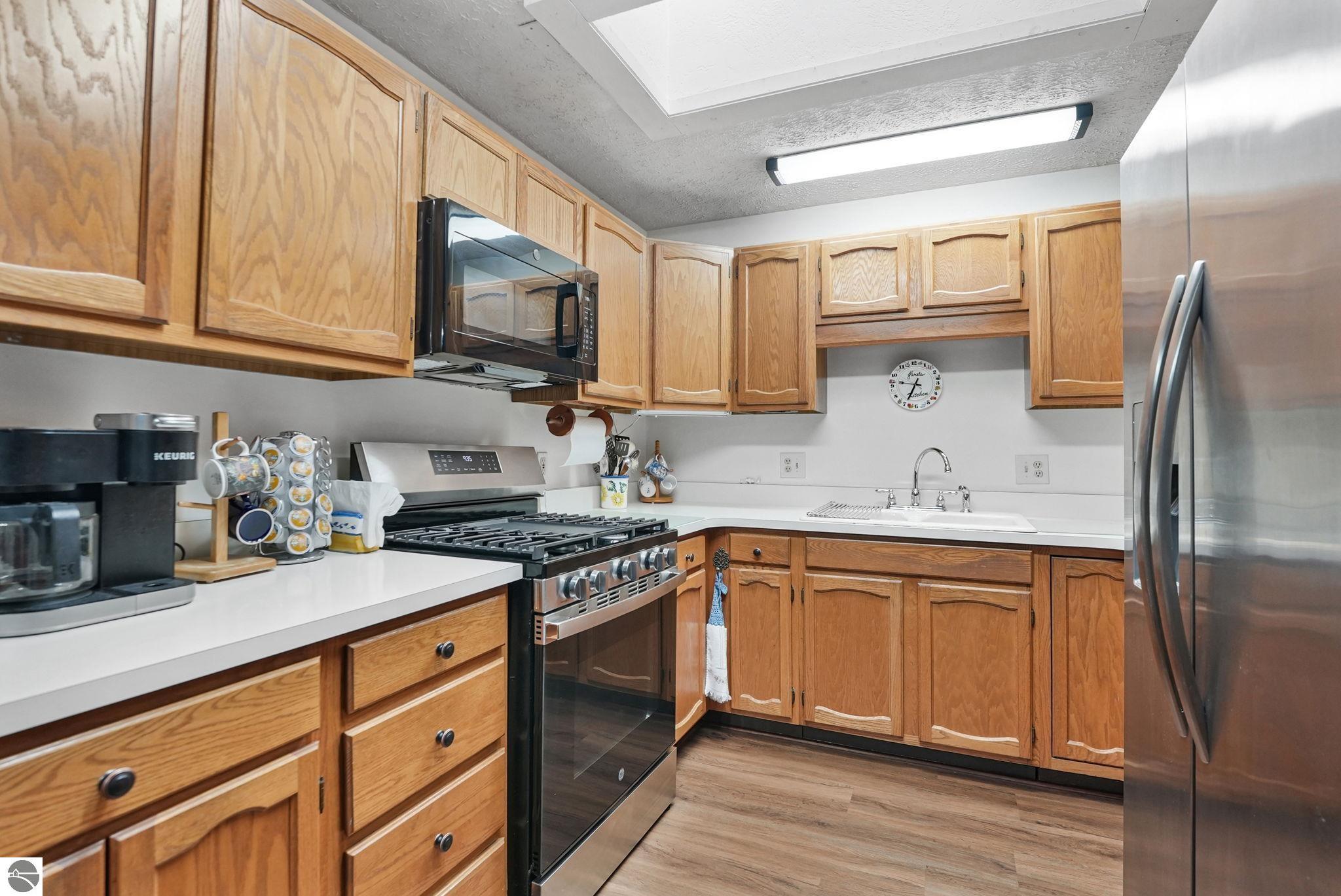 2122 Hammond Place E