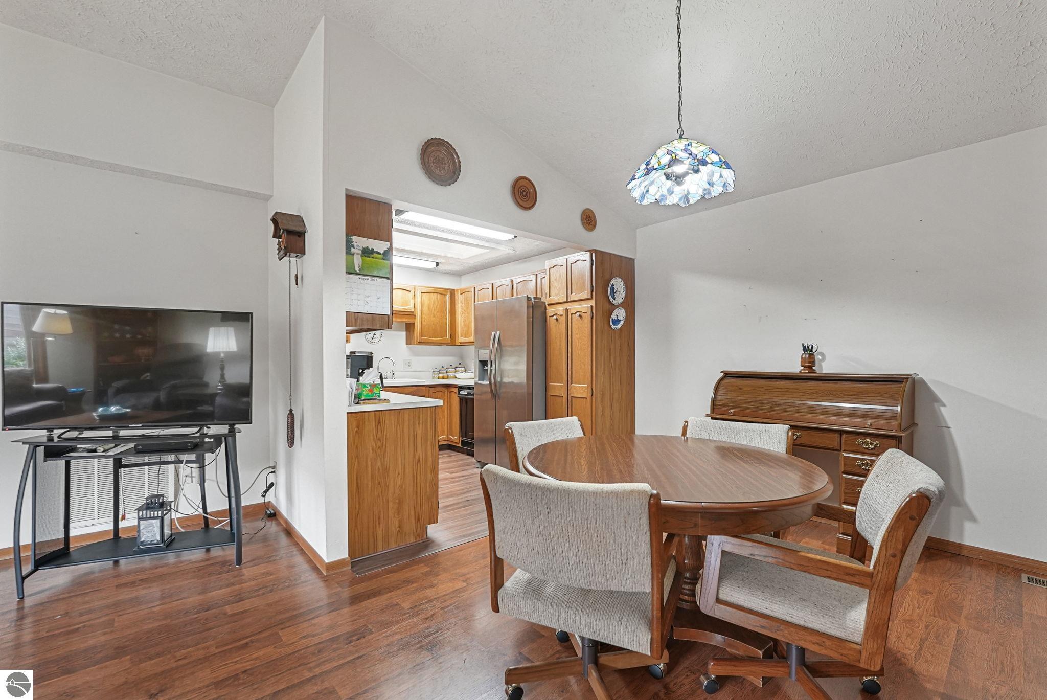 2122 Hammond Place E