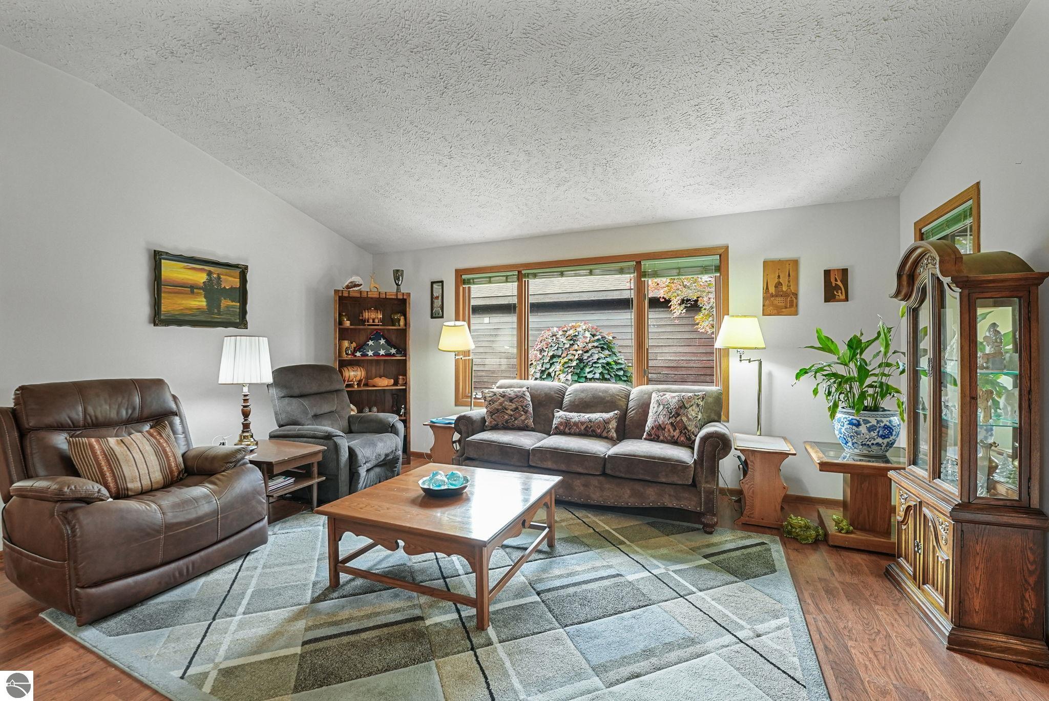 2122 Hammond Place E