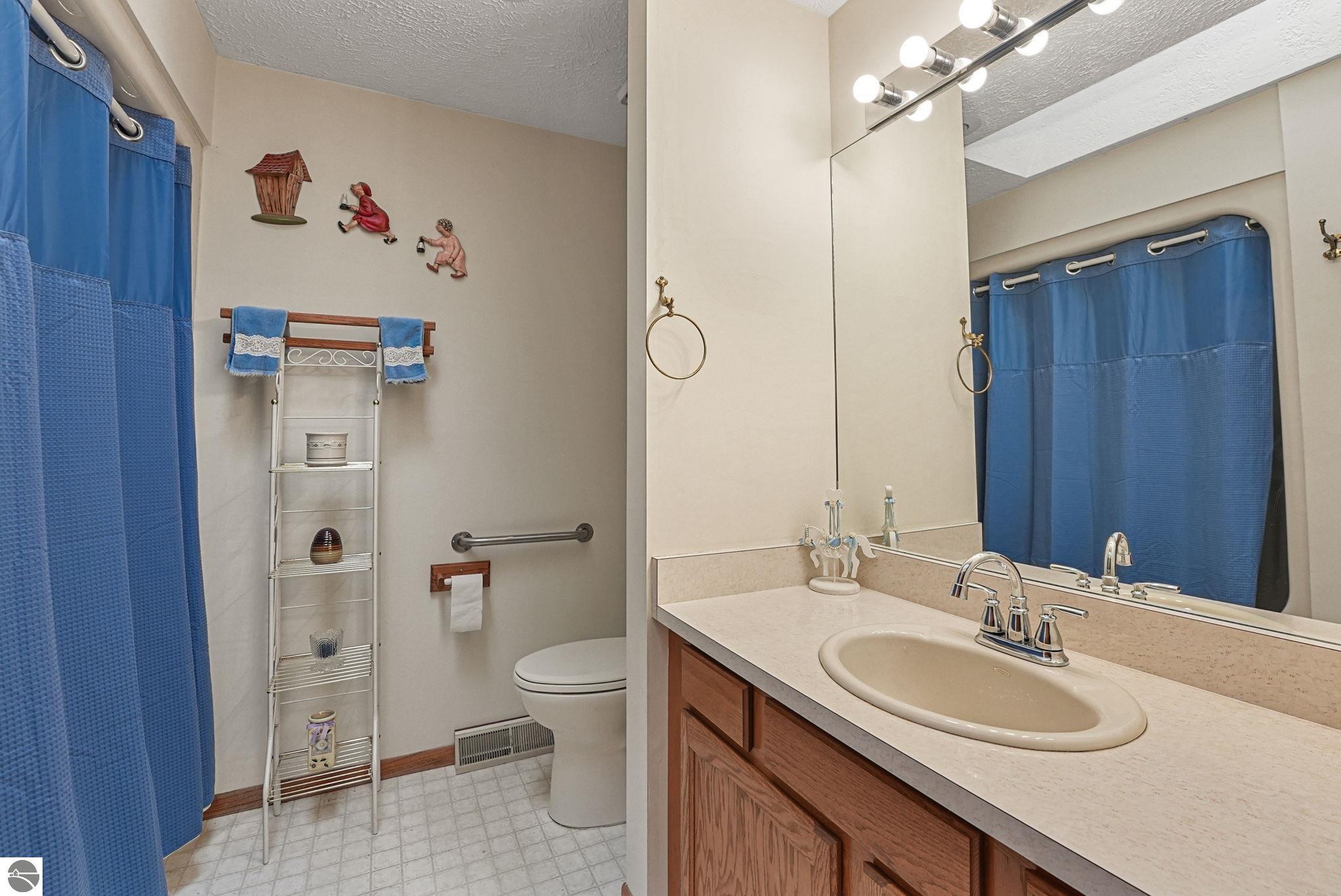 2122 Hammond Place E