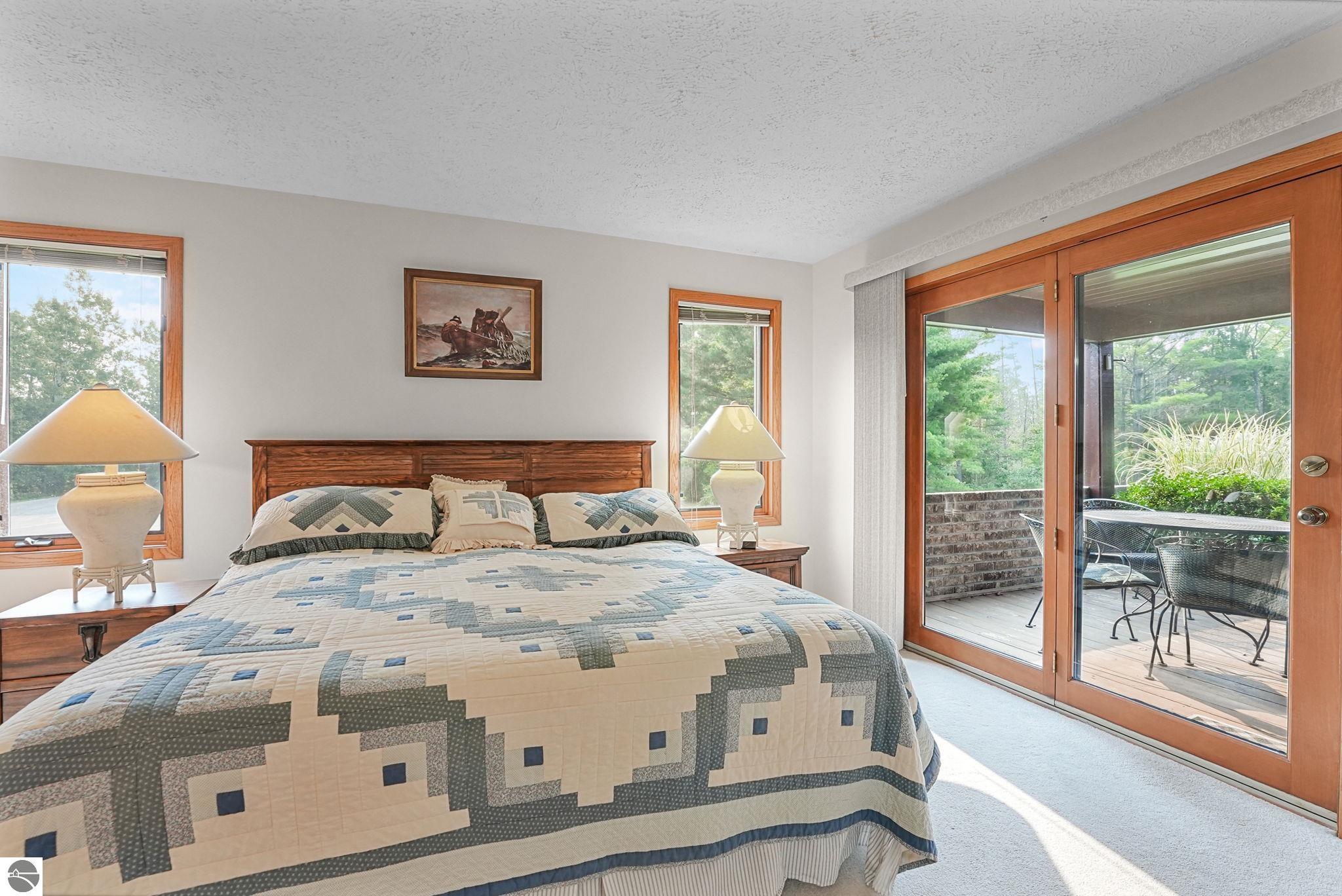 2122 Hammond Place E