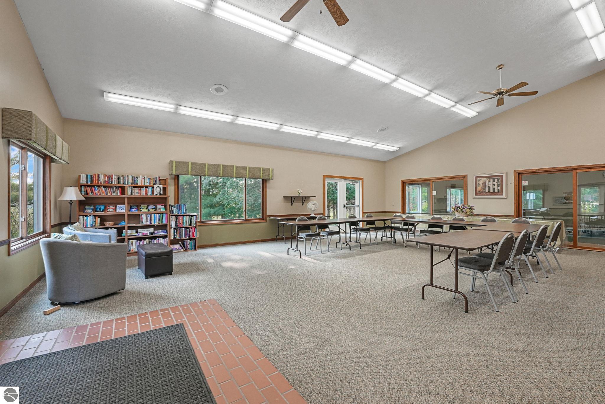 2122 Hammond Place E