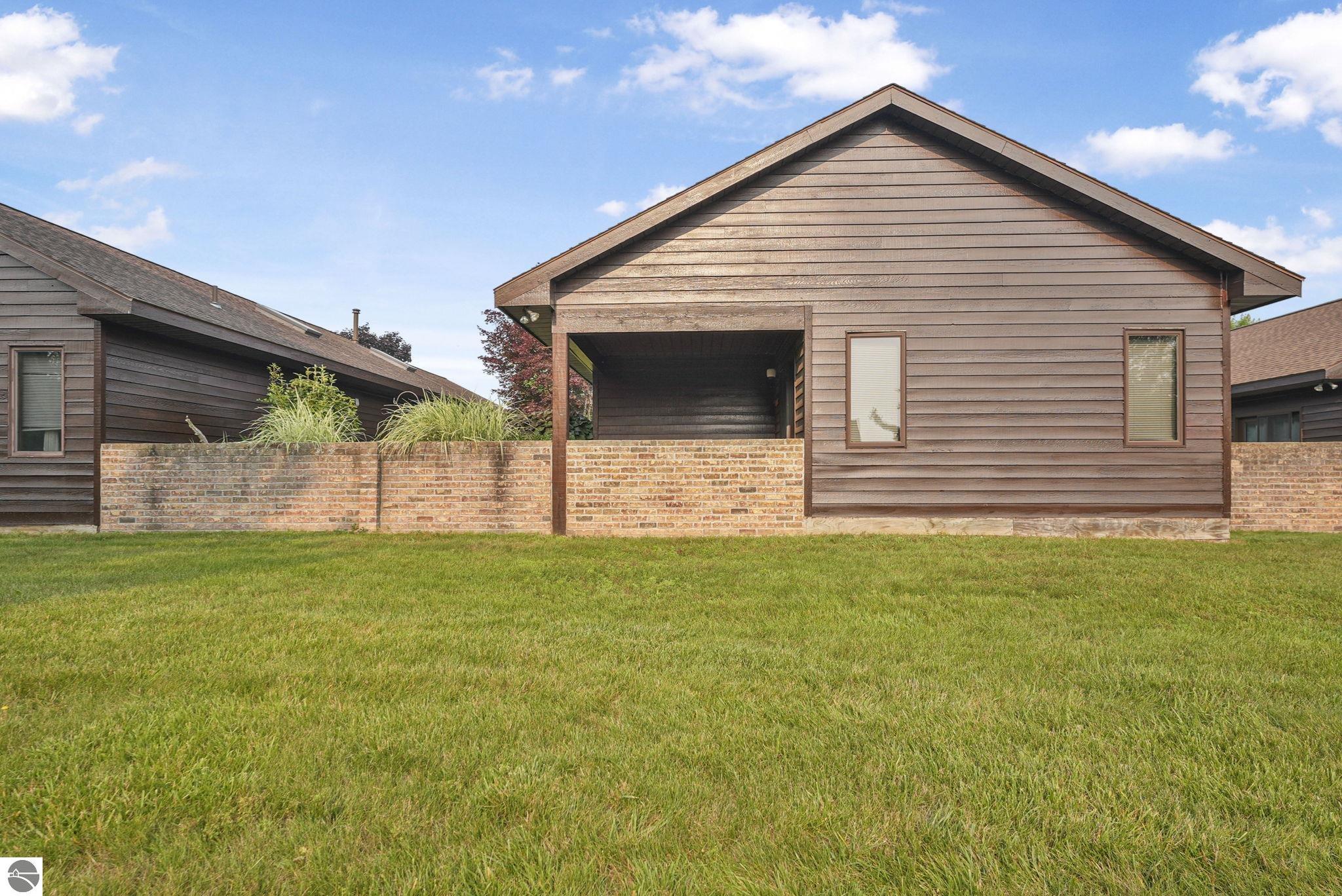 2122 Hammond Place E