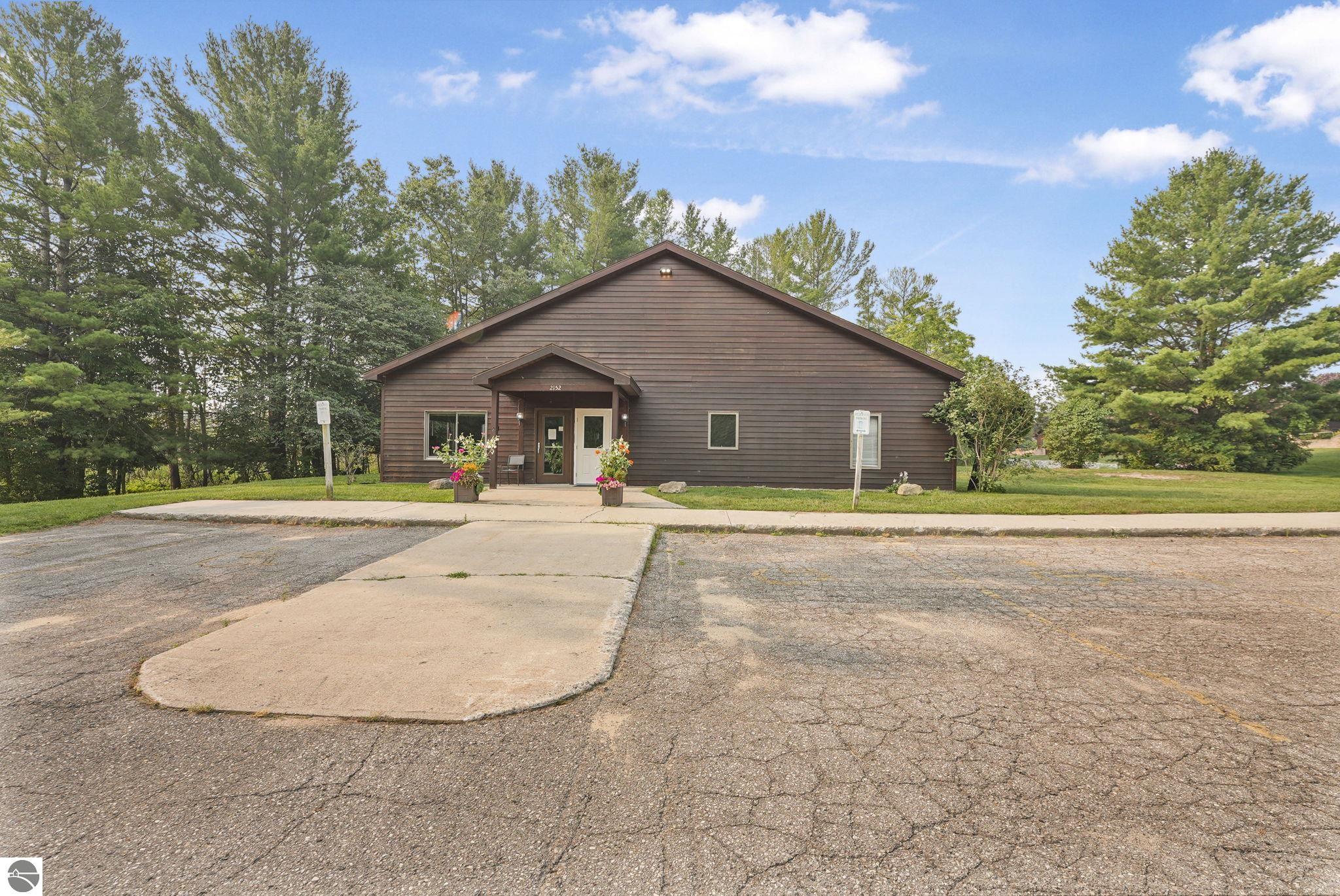 2122 Hammond Place E