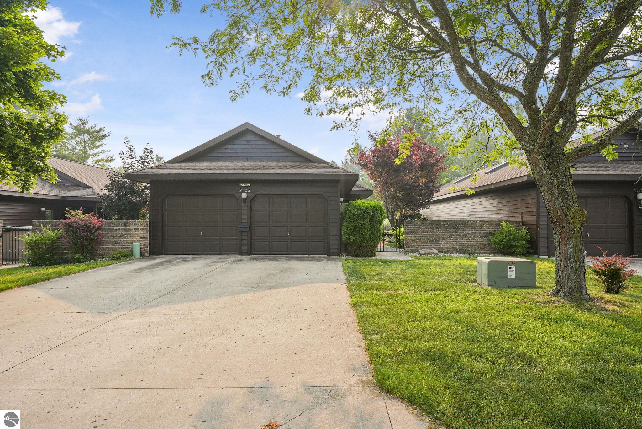 2122 Hammond Place E