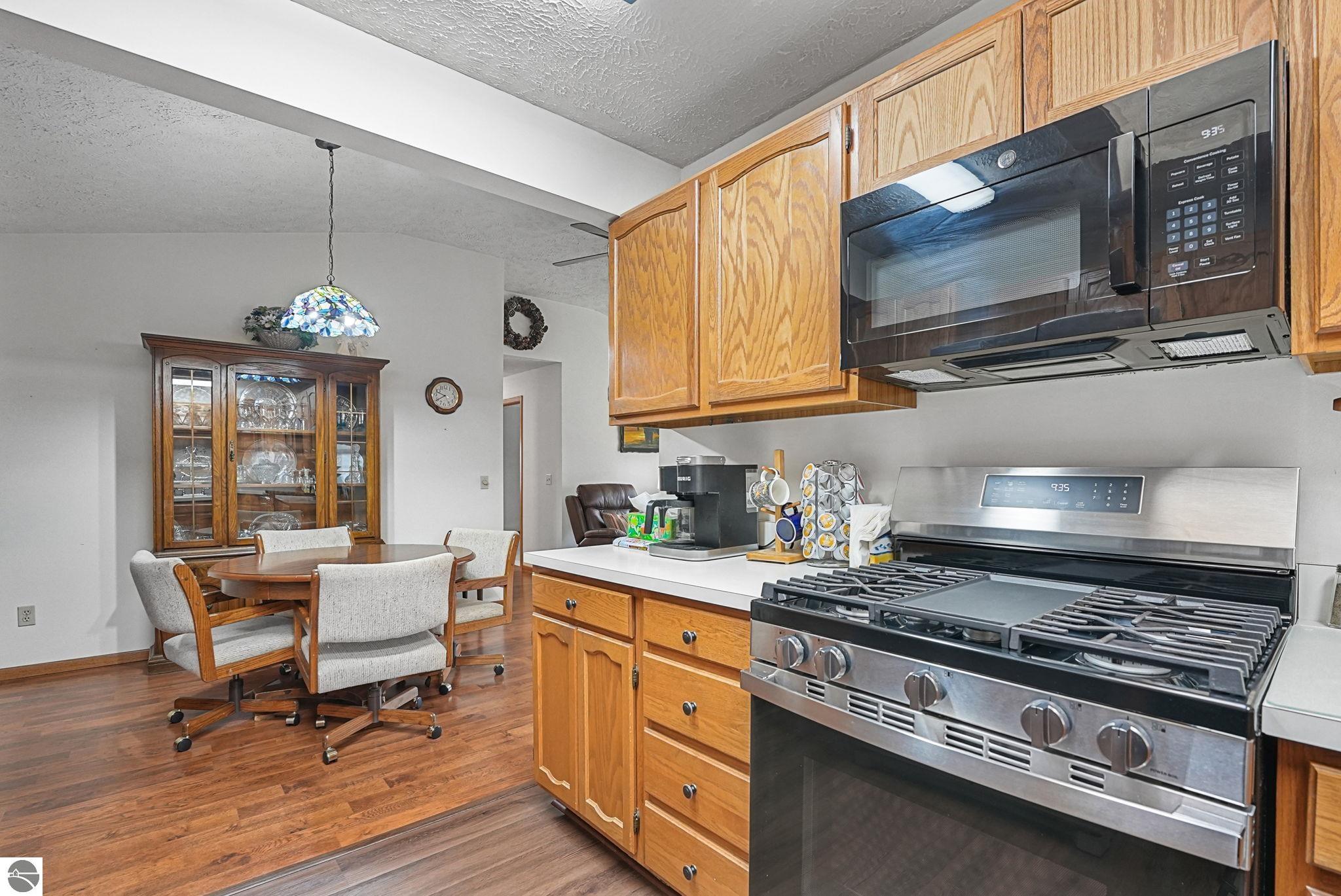 2122 Hammond Place E