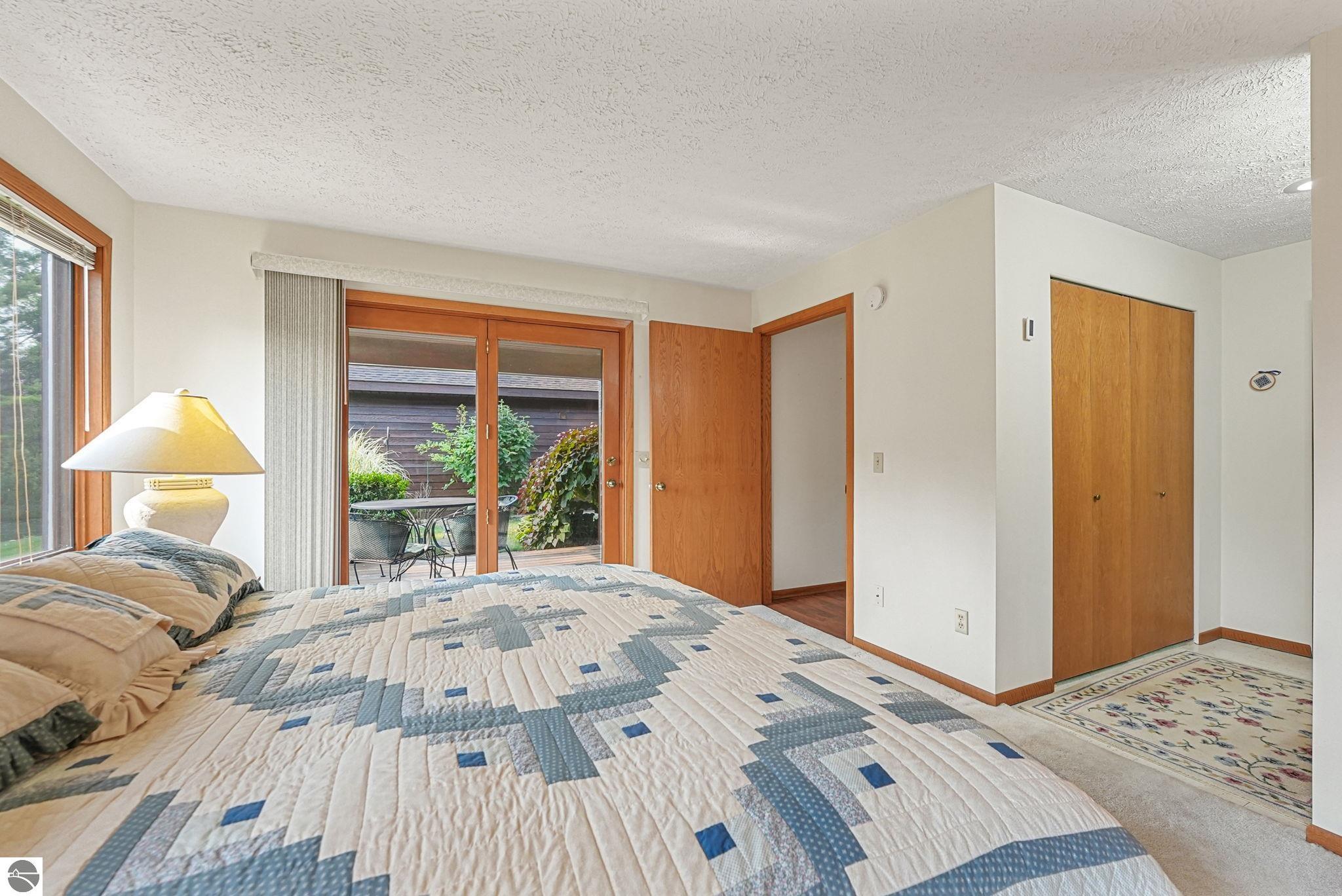 2122 Hammond Place E