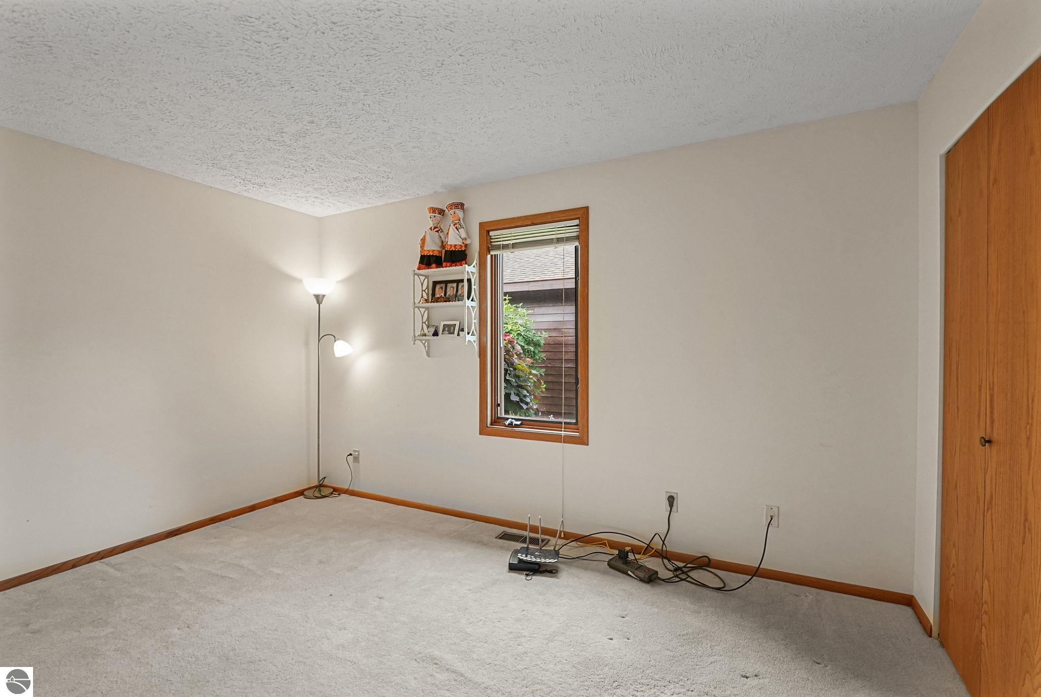 2122 Hammond Place E