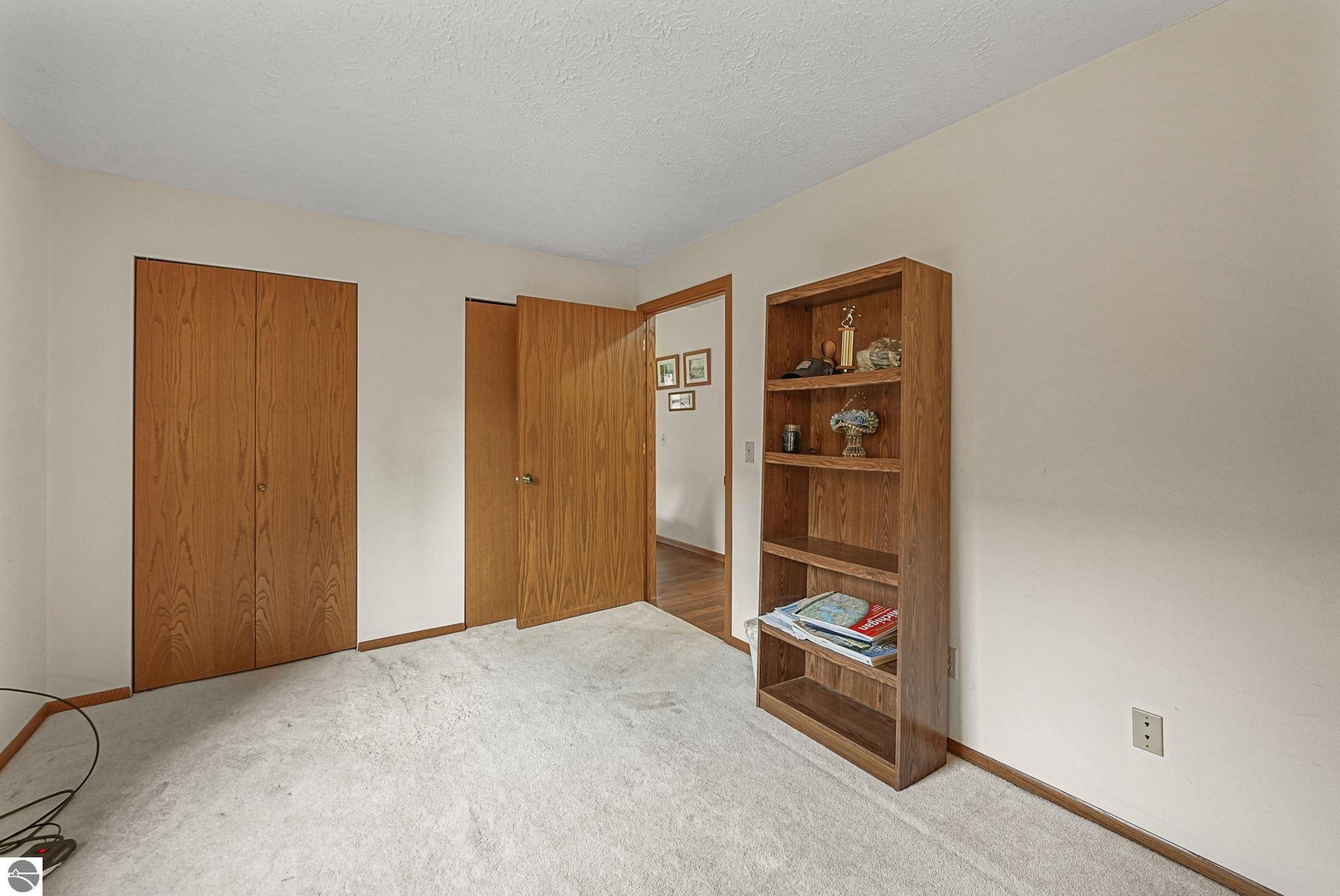 2122 Hammond Place E