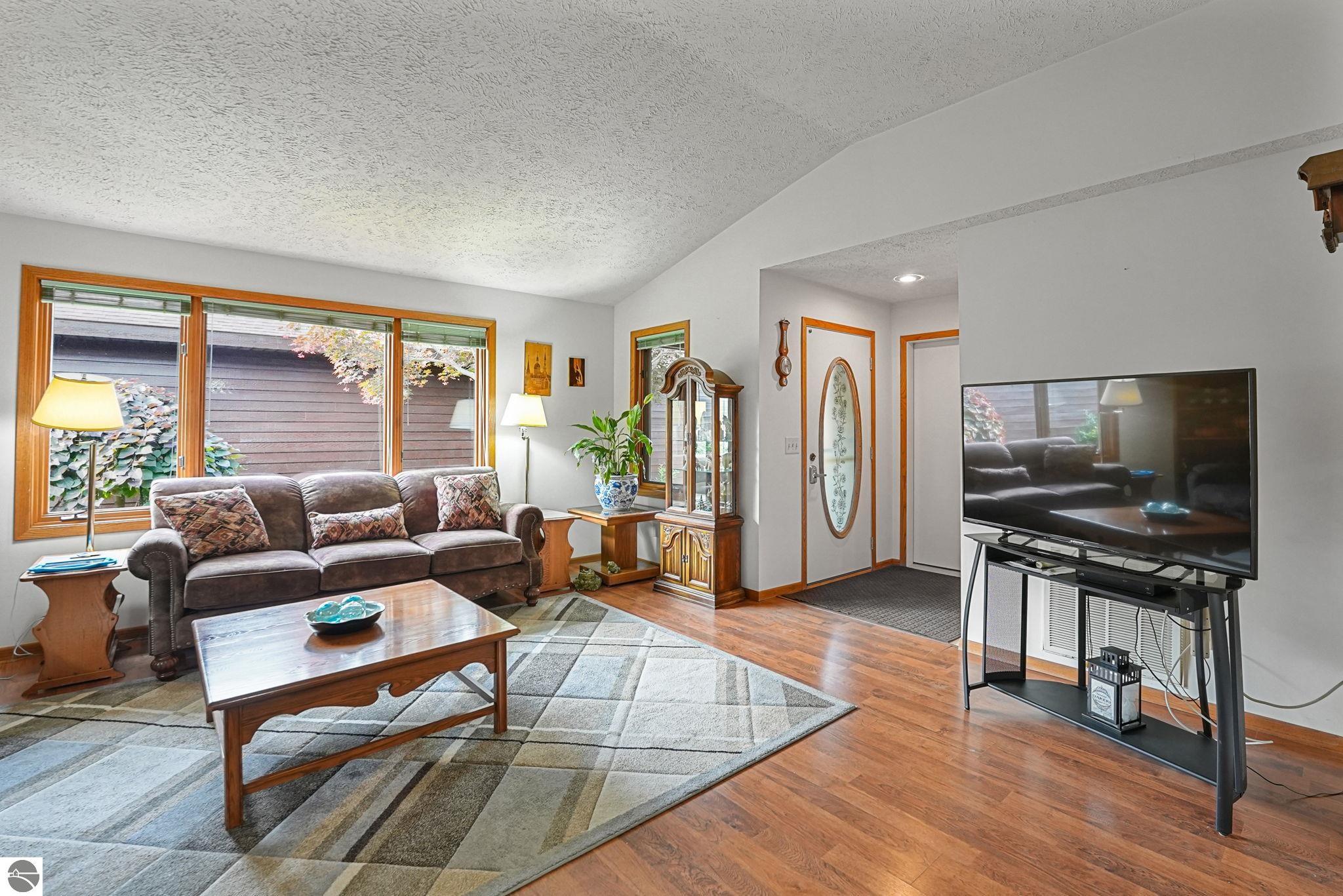 2122 Hammond Place E