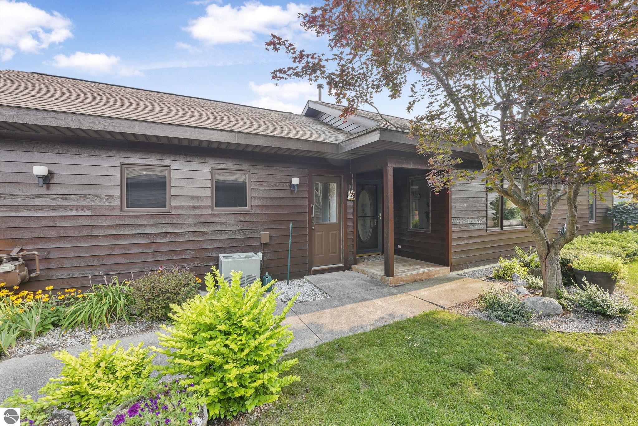 2122 Hammond Place E