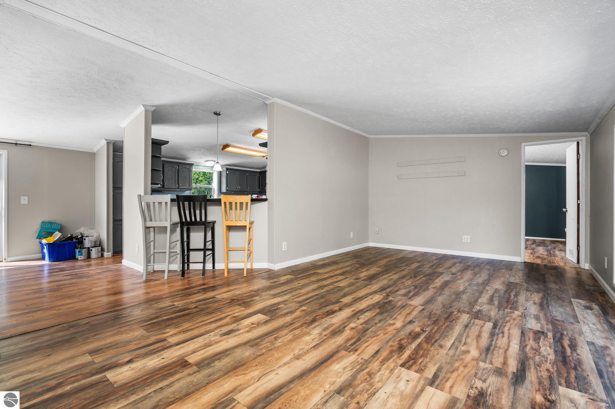 2737 S Pine Aire