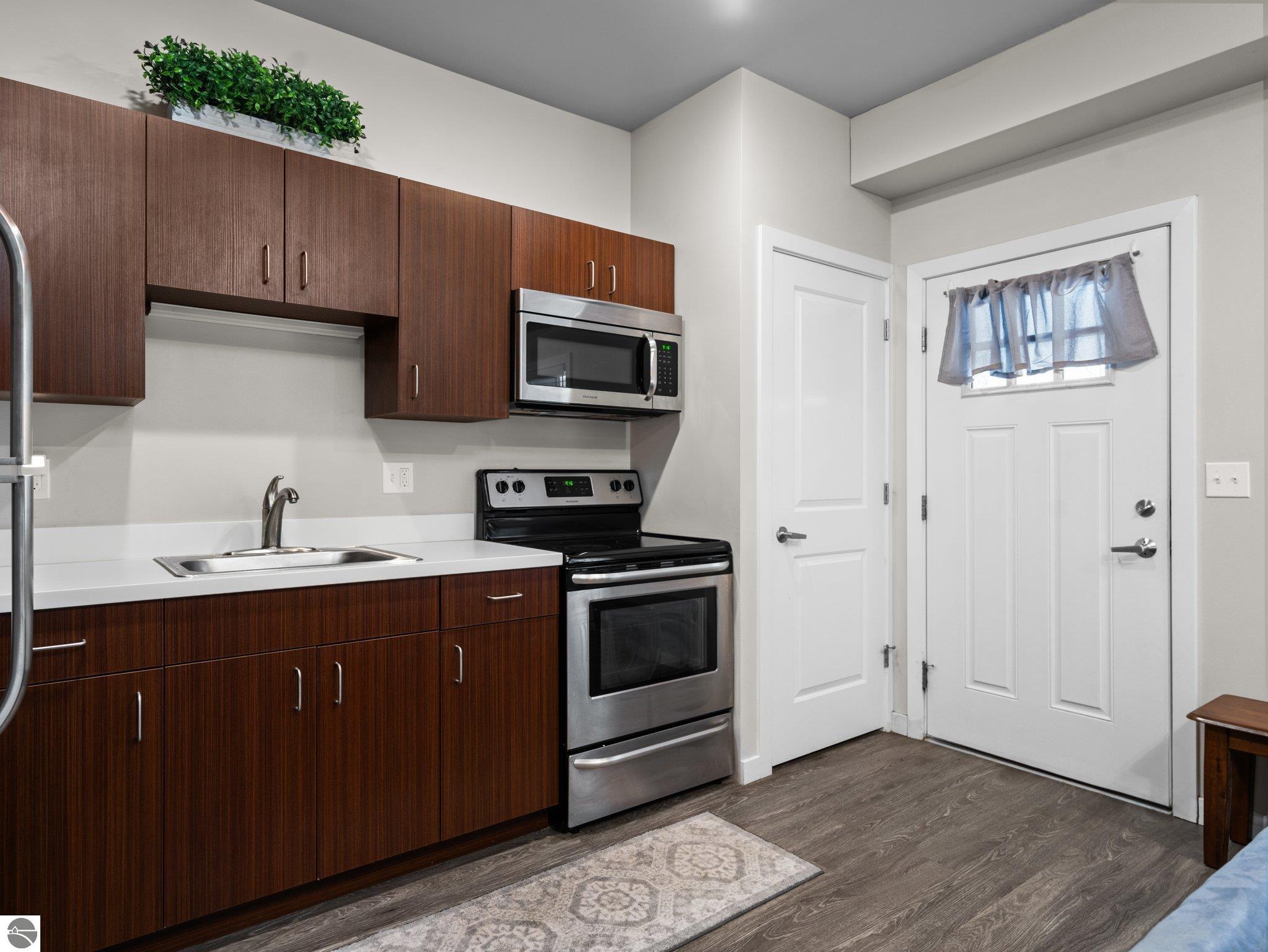 619 E Eighth Street # 4